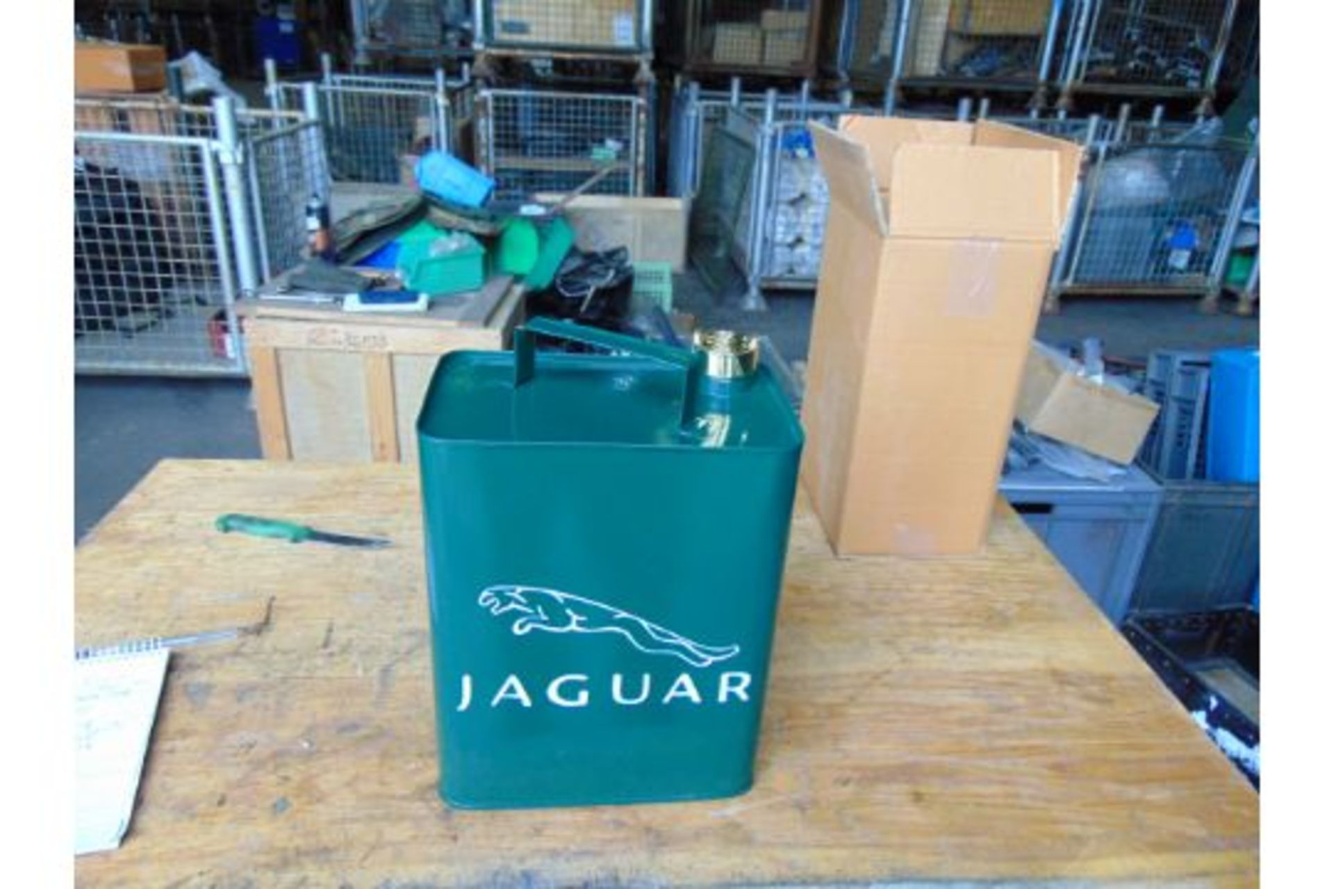 New Unissued Jaguar 1 Gall Fuel/Oil Can with Grass Cap - Bild 2 aus 5