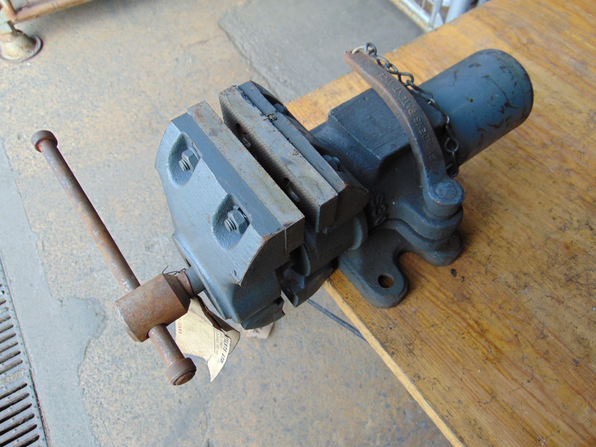 Swindens Patent Double Jaw Revolving Bench Vice - Image 3 of 18