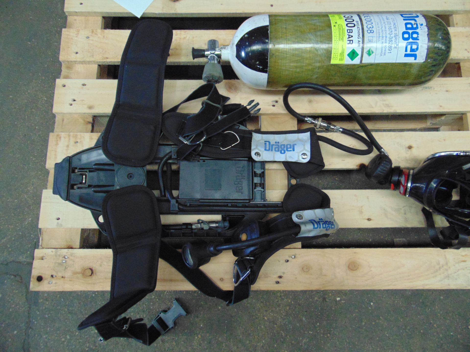 Drager PSS 7000 Self Contained Breathing Apparatus w/ 2 x Drager 300 Bar Air Cylinders - Bild 13 aus 16