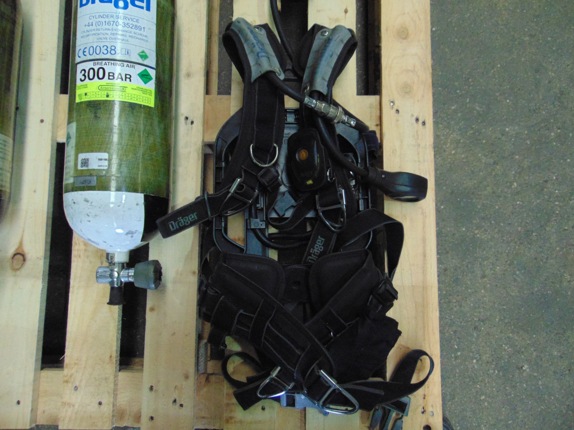 Drager PSS 7000 Self Contained Breathing Apparatus w/ 2 x Drager 300 Bar Air Cylinders - Bild 9 aus 17