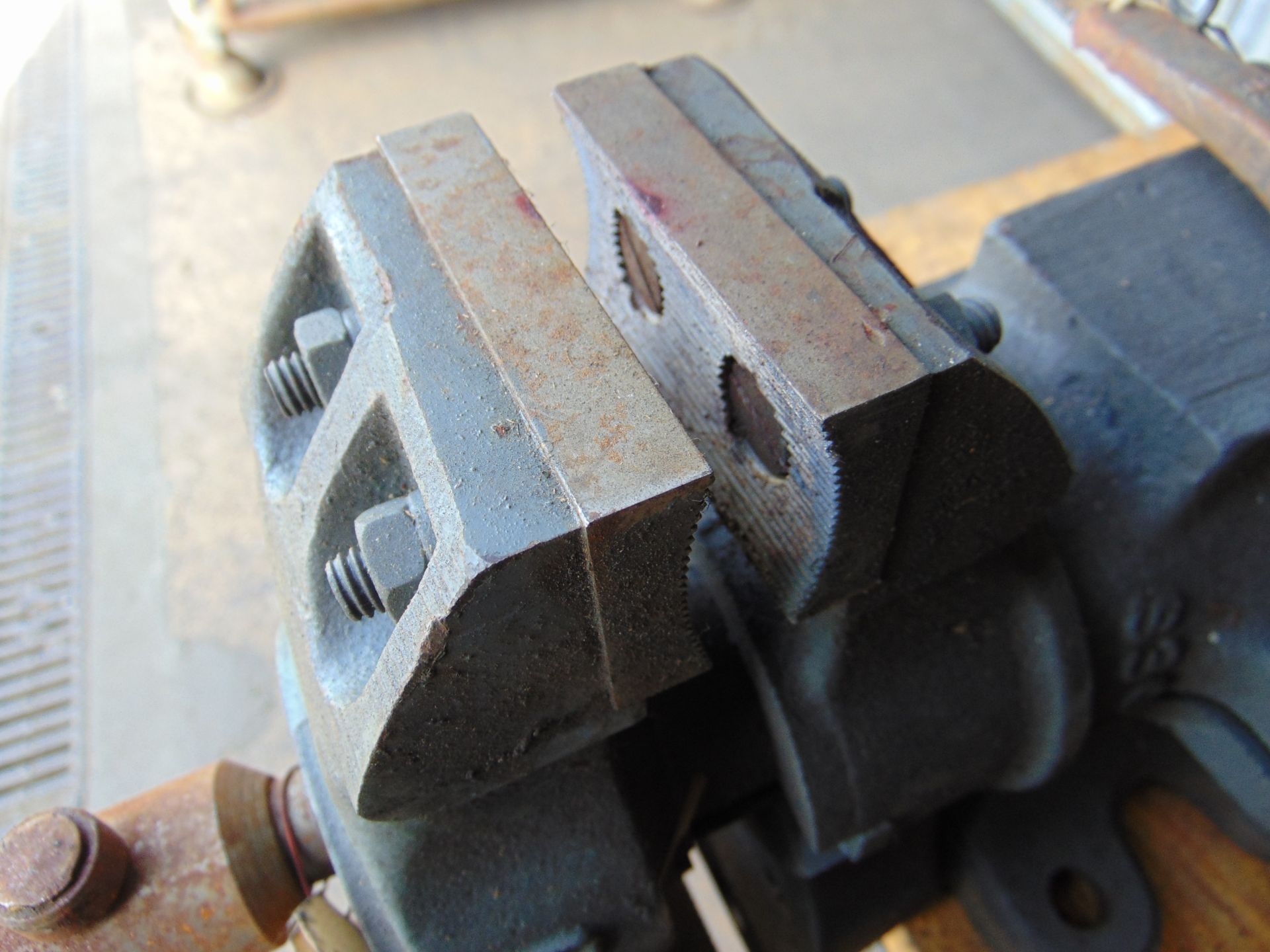 Swindens Patent Double Jaw Revolving Bench Vice - Image 7 of 18