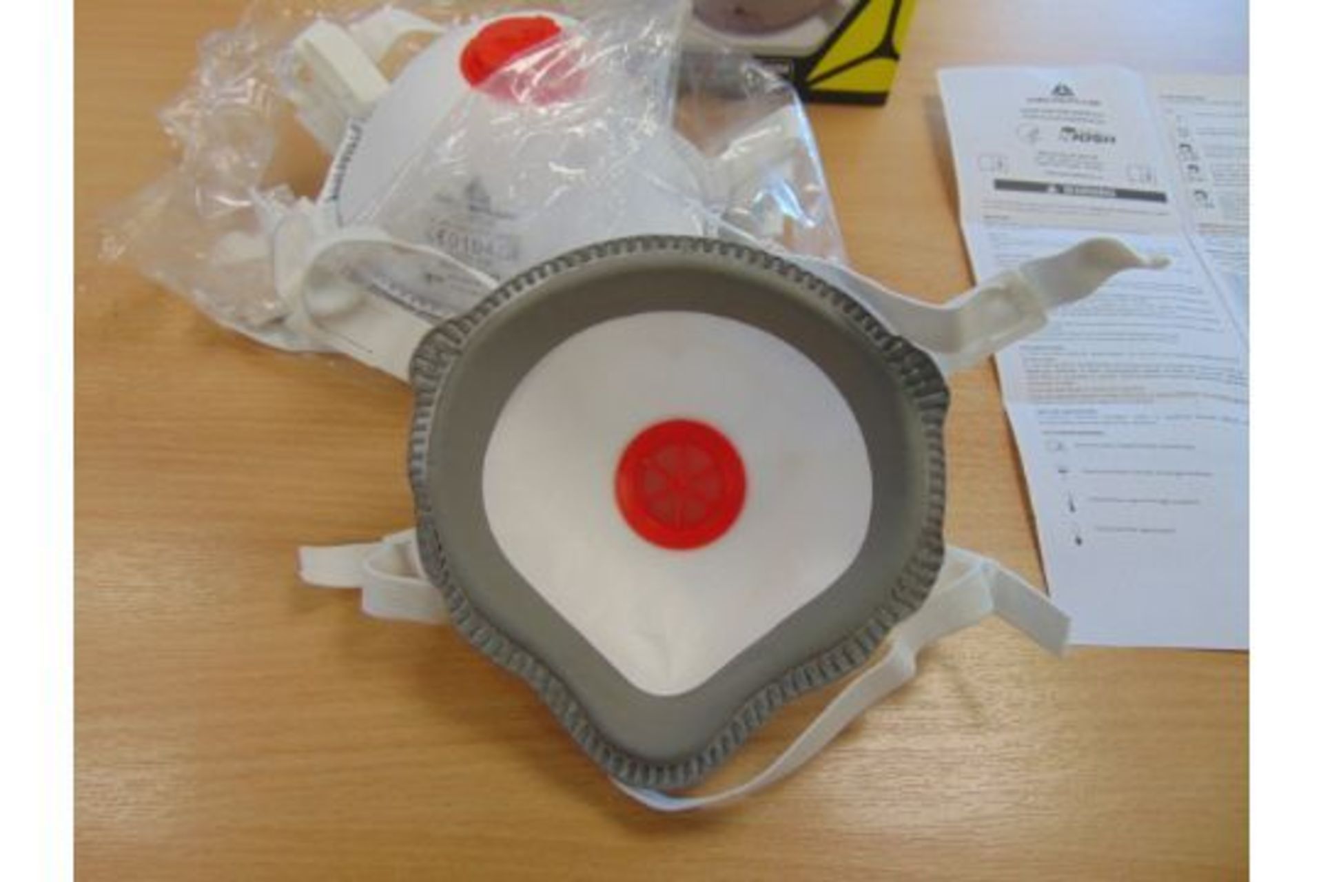 1 PALLET OF 1200 NEW UNUSED DELTA PLUS HIGH QUALITY DUST RESPIRATOR MASKS CE MARKED WITH VALVE - Image 5 of 8