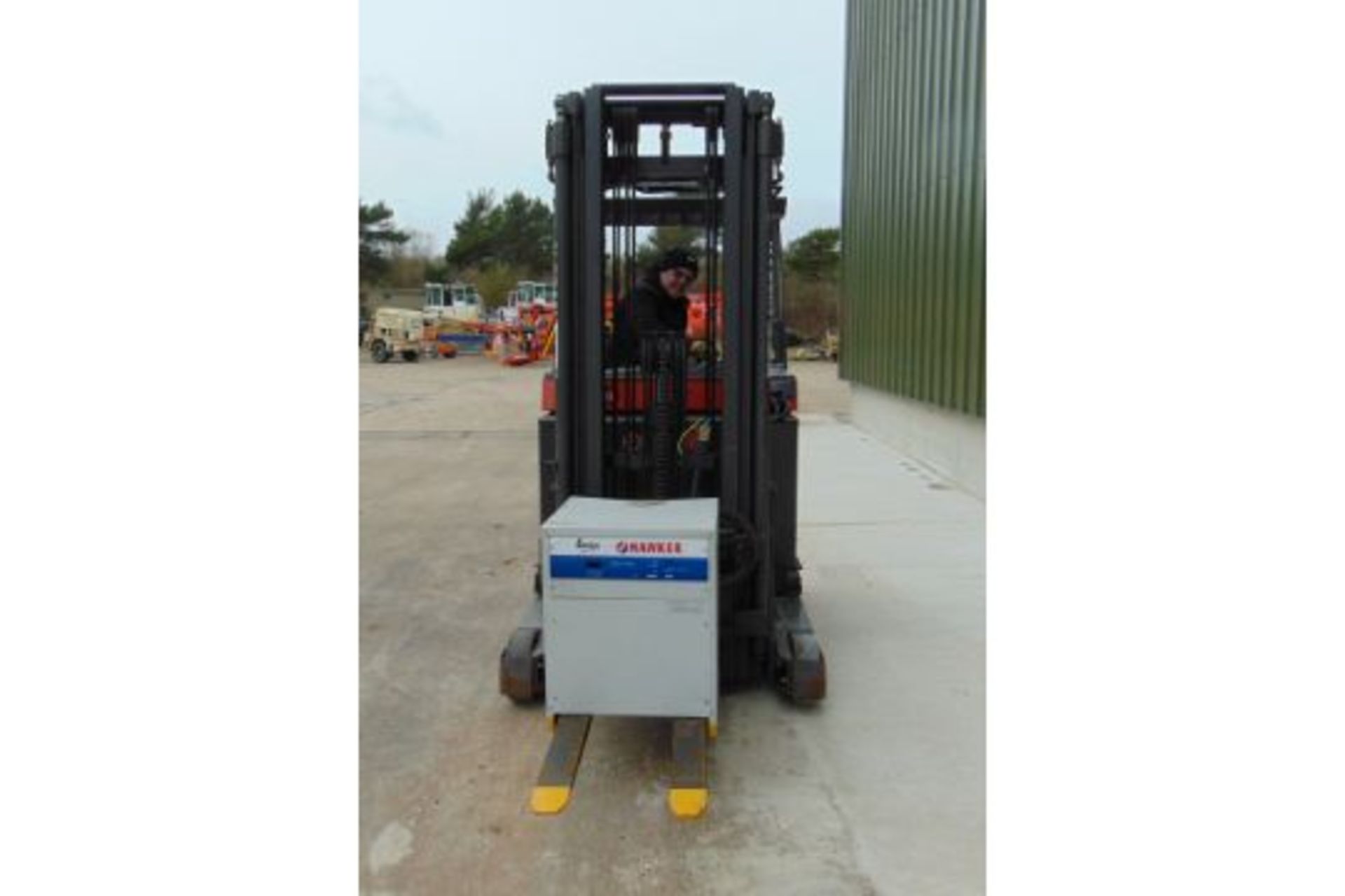 2005 Nissan UNS-200 Electric Reach Fork Lift w/ Battery Charger Unit - Image 10 of 31
