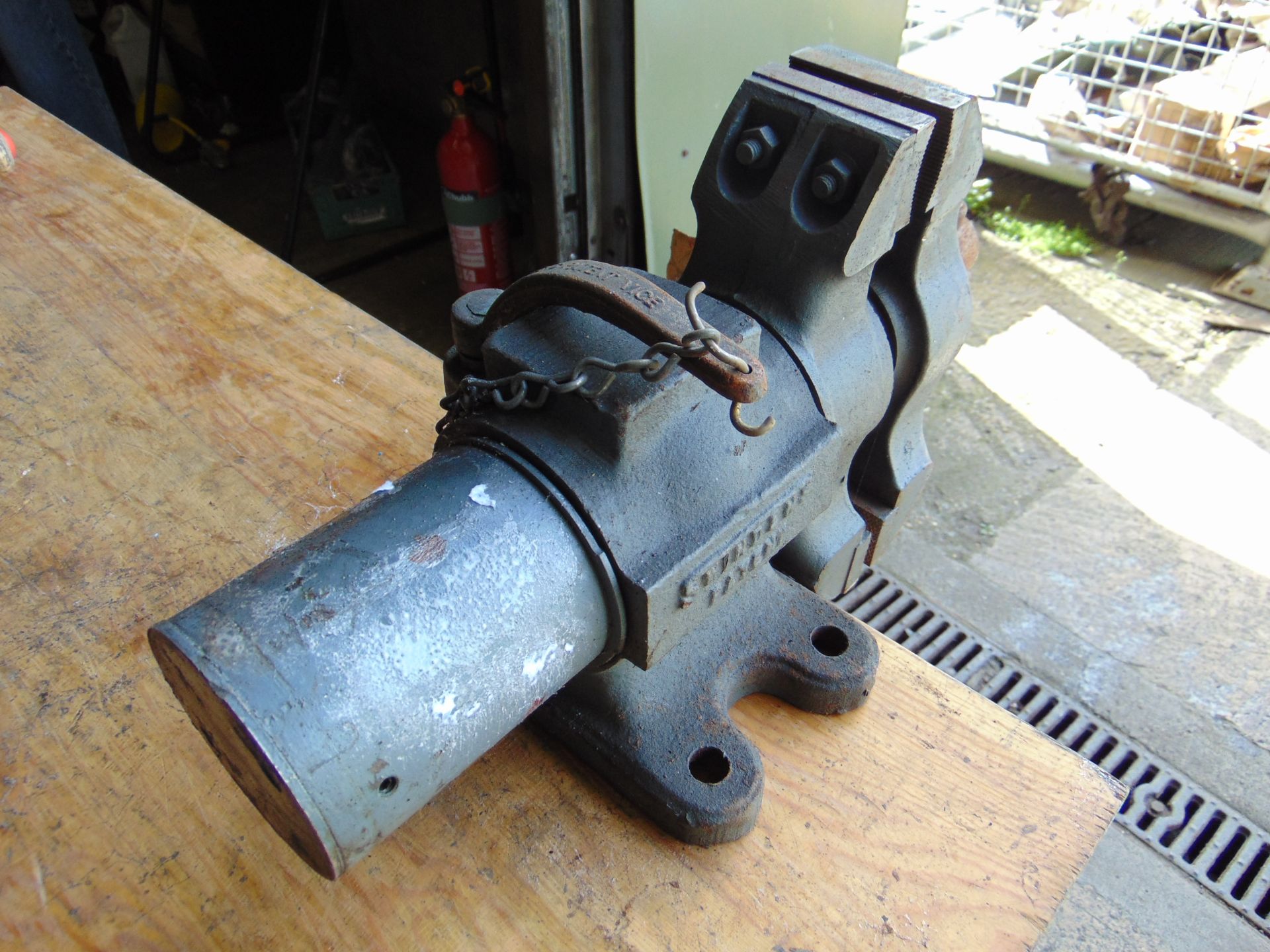 Swindens Patent Double Jaw Revolving Bench Vice - Image 5 of 18