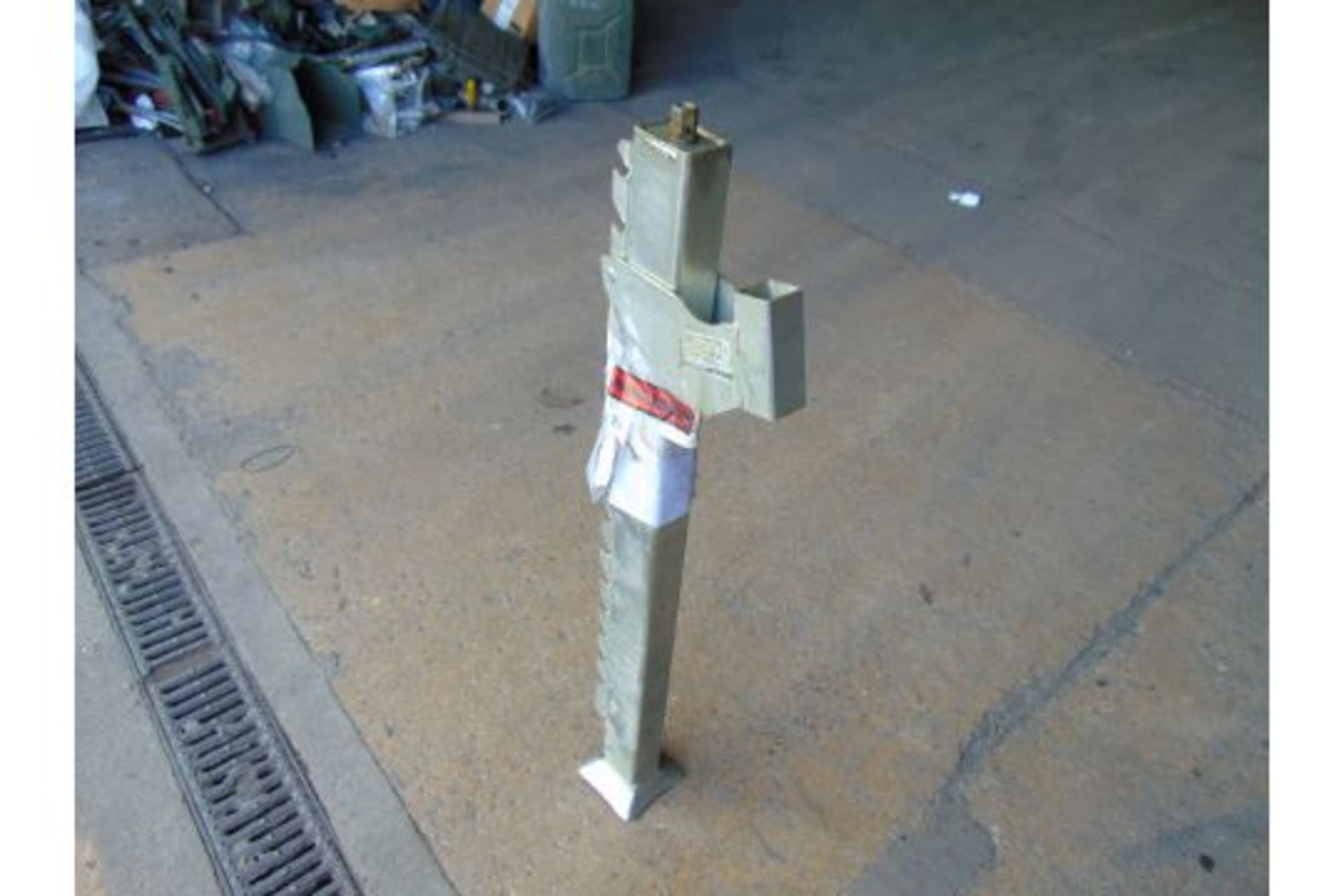 New Unissued Hi-Lift Vehicle Jack Suitable for 4x4's Land Rover - Image 3 of 4