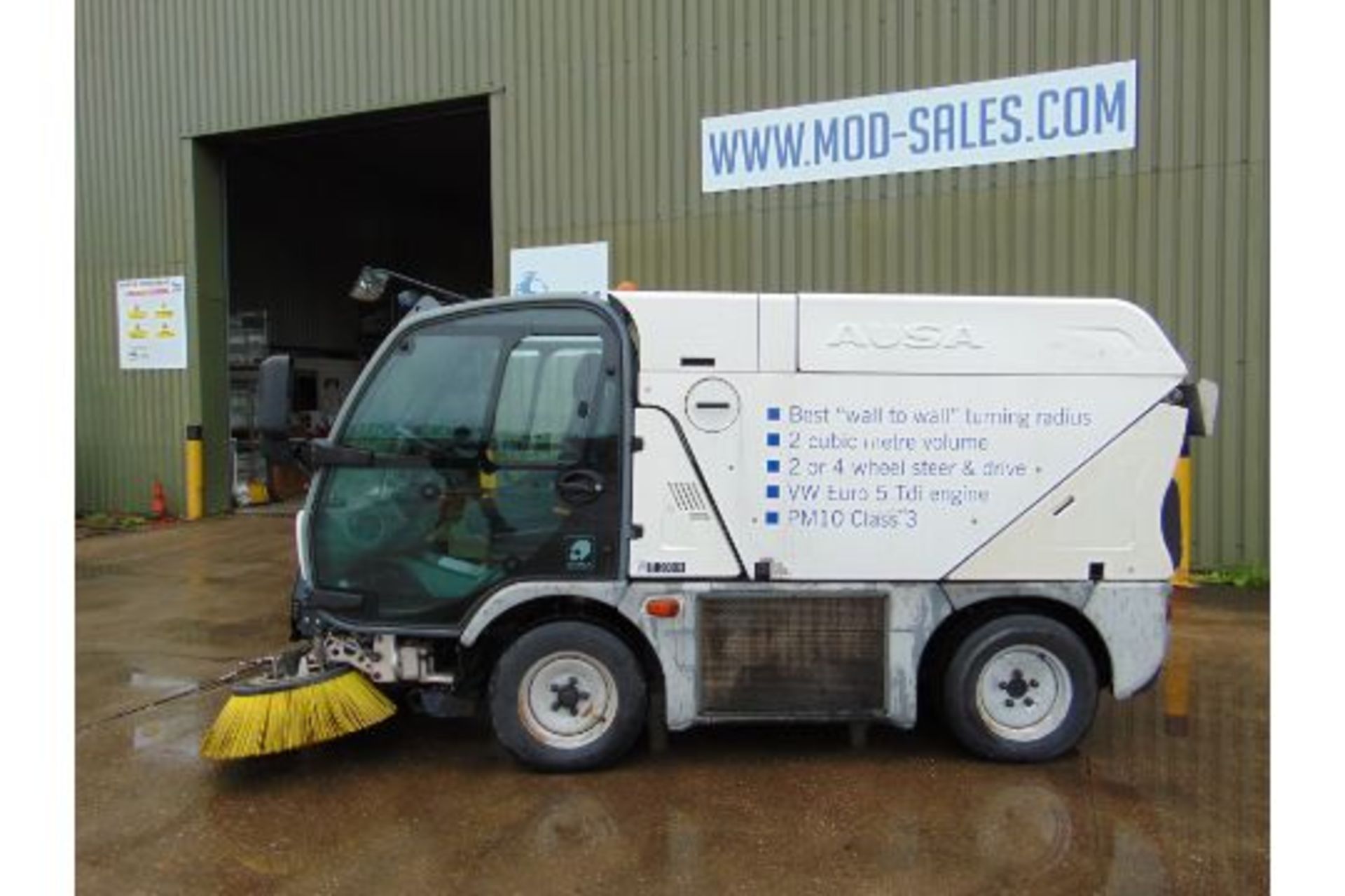 2013 Ausa B200H Road Sweeper - VW TDI Diesel Engine - Image 2 of 43