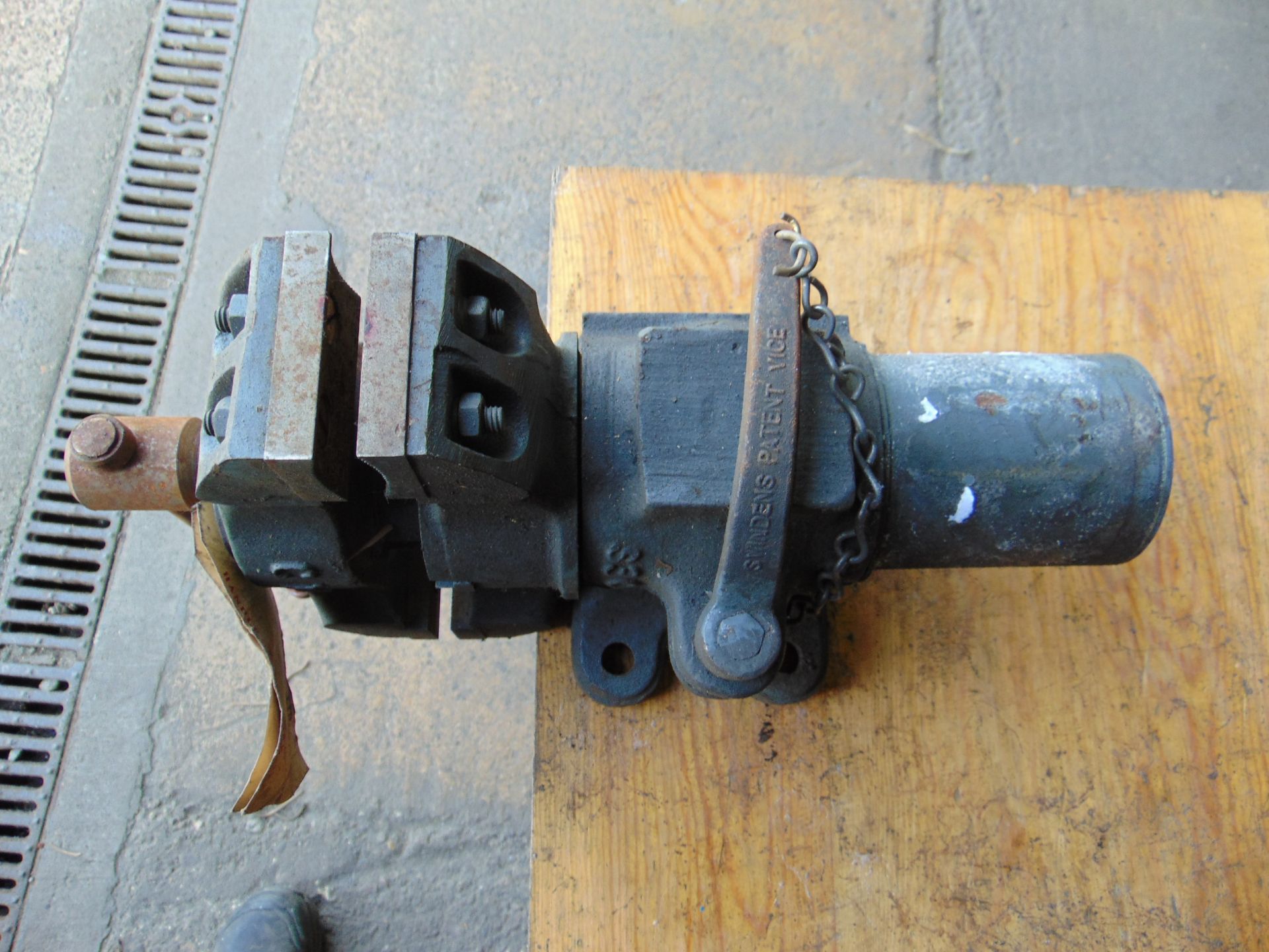 Swindens Patent Double Jaw Revolving Bench Vice - Image 10 of 18