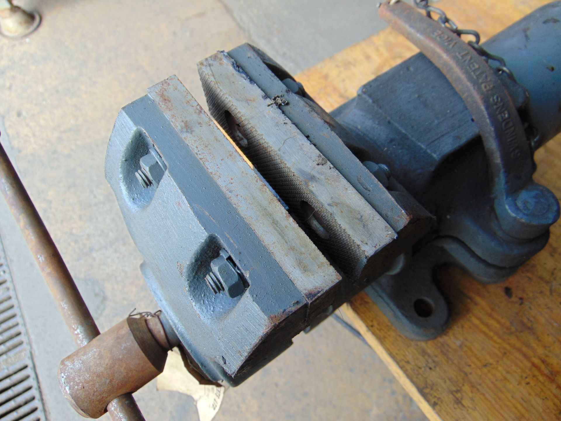 Swindens Patent Double Jaw Revolving Bench Vice - Image 8 of 18