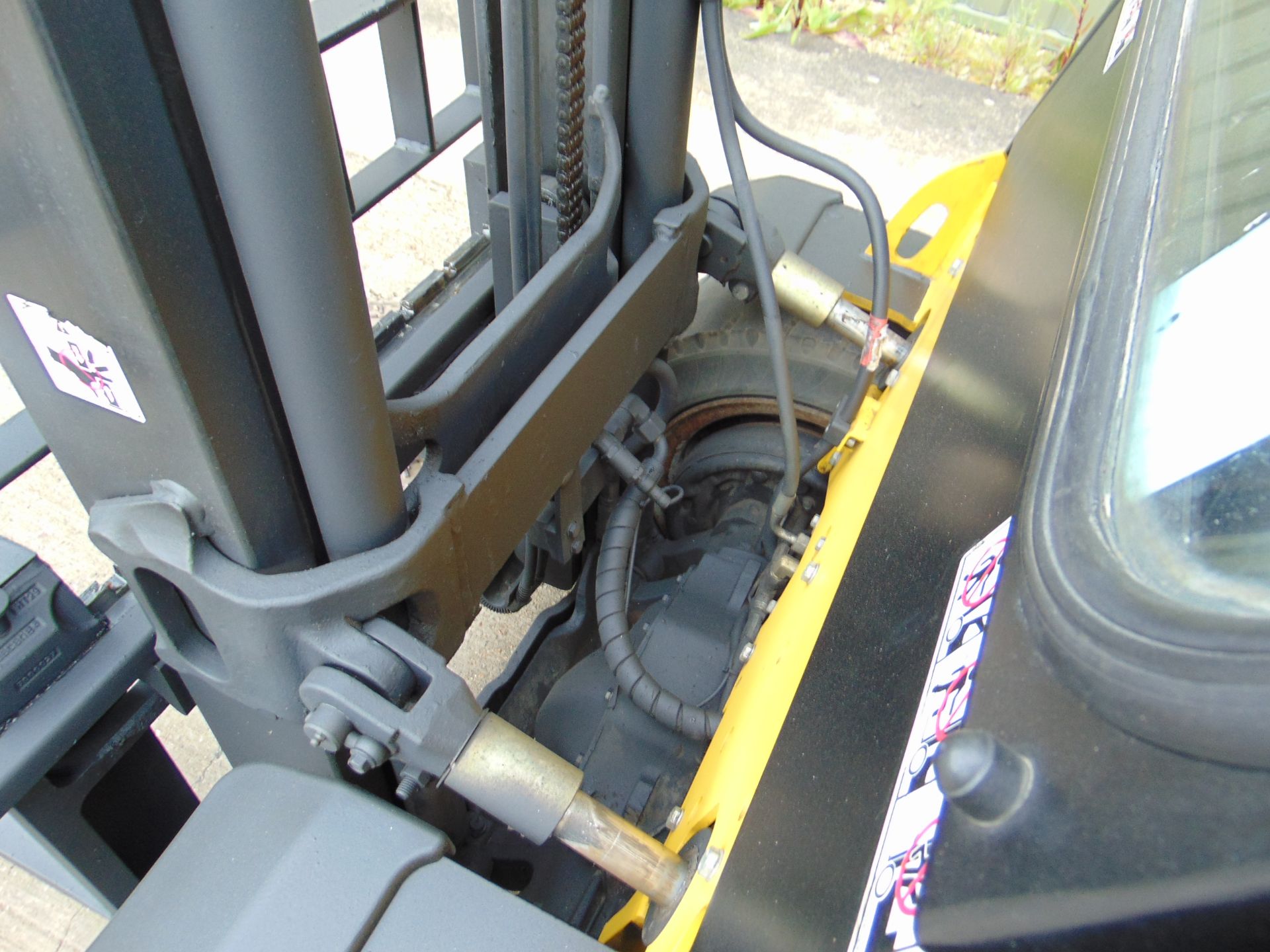 2011 Yale GDP 35VX Diesel Fork Lift Truck - Image 21 of 48