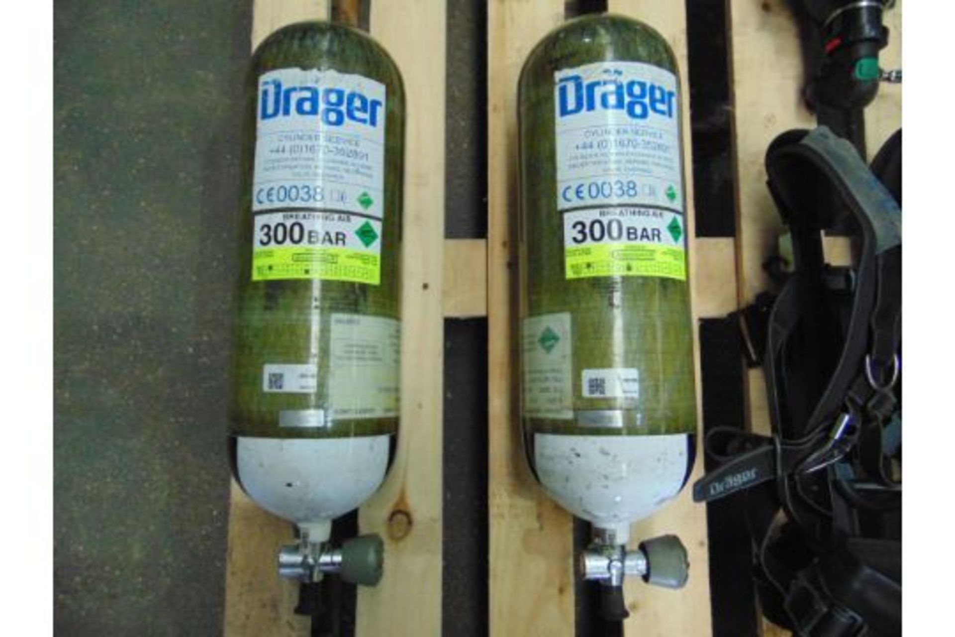 Drager PSS 7000 Self Contained Breathing Apparatus w/ 2 x Drager 300 Bar Air Cylinders - Image 3 of 23