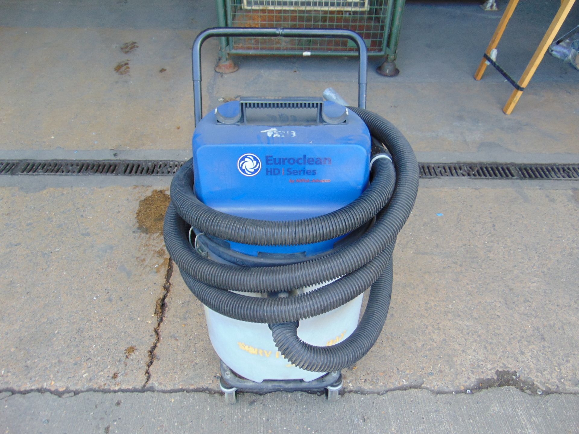 Euro Clean Shop Vacuum on Trolley - Image 2 of 6