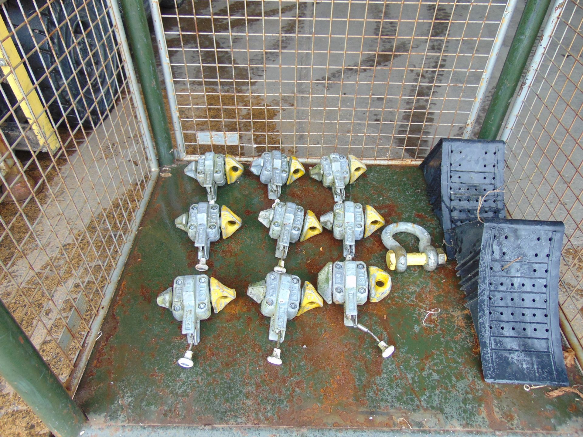 9 x Auto Twist Lock Connectors, D Shackles, Wheel Chocks from MoD - Image 3 of 7