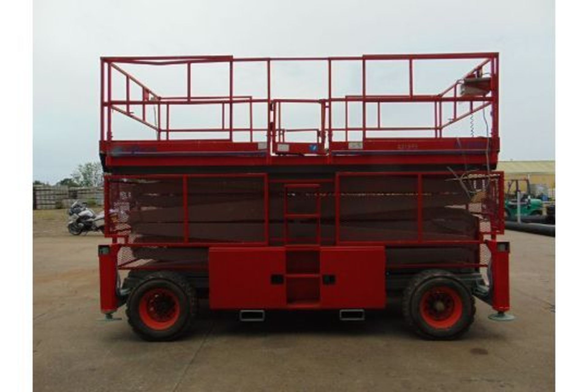 SkyJack SJ9250 Diesel Scissor Lift 1100 hours only - Image 9 of 29