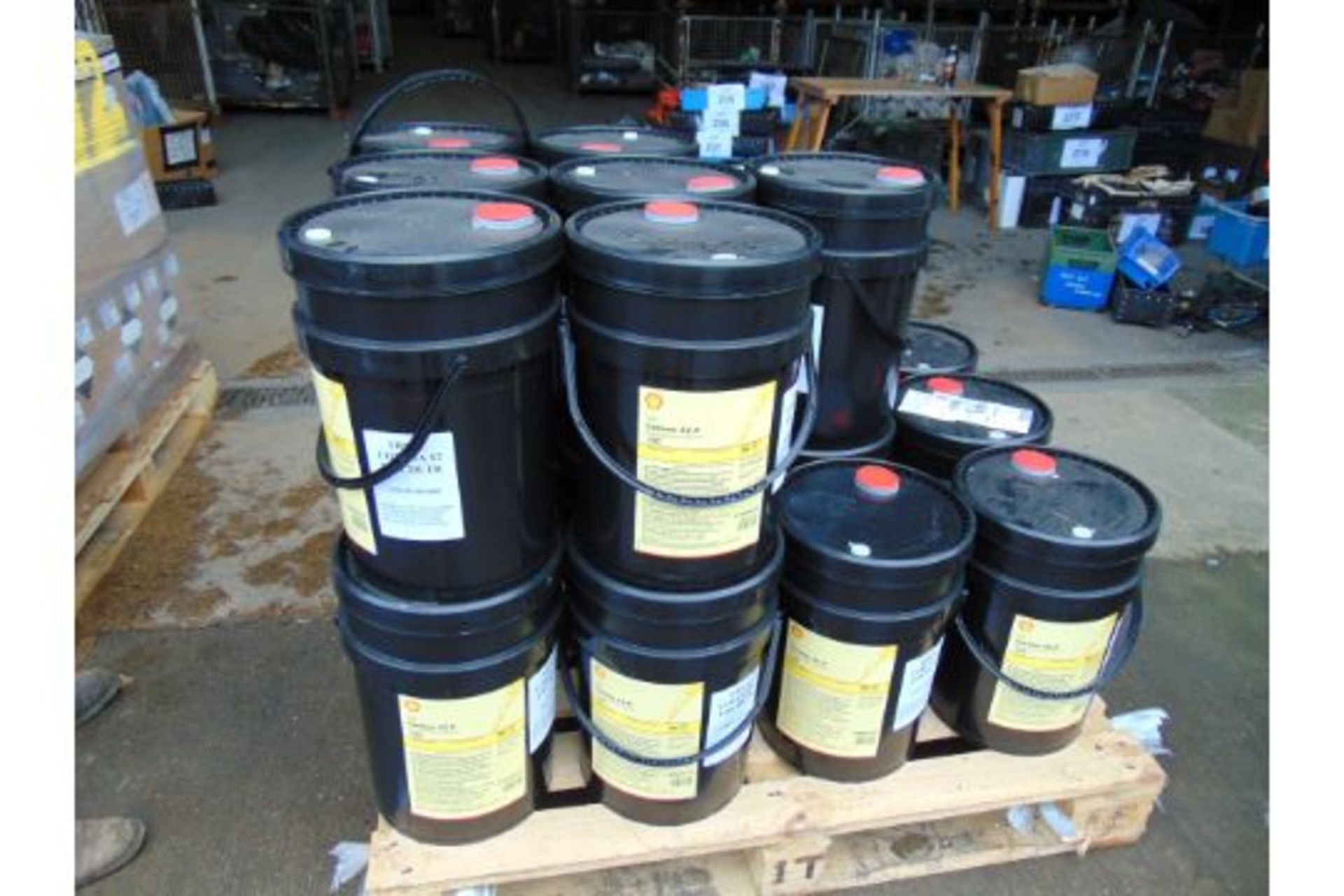 19 x 20 Litre Drums of Shell Corena S2 P100 High Quality Lubricating Oil