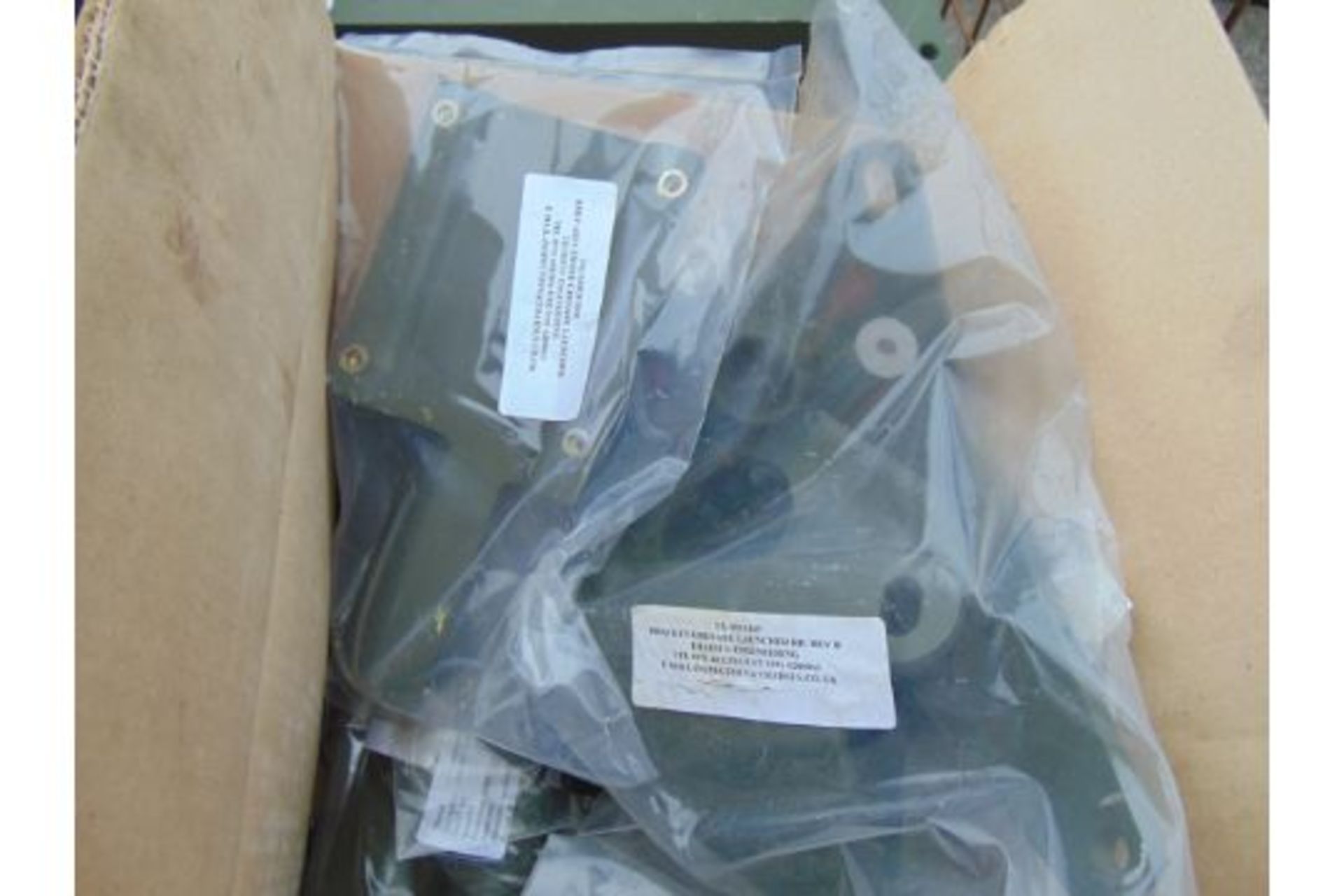 1 x Stillage New Unissued WIMIK Weapons Mounting Kit Etc - Image 3 of 8