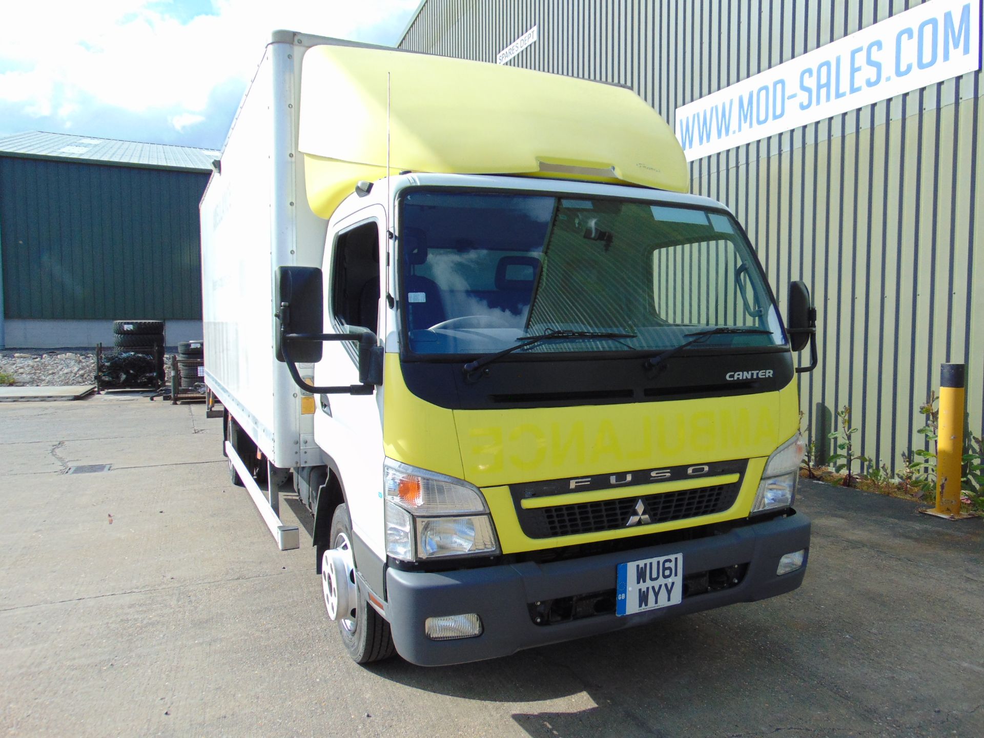 2011 Mitsubishi Fuso Canter Box lorry 7.5T - Only 5400 Miles! - Image 15 of 51