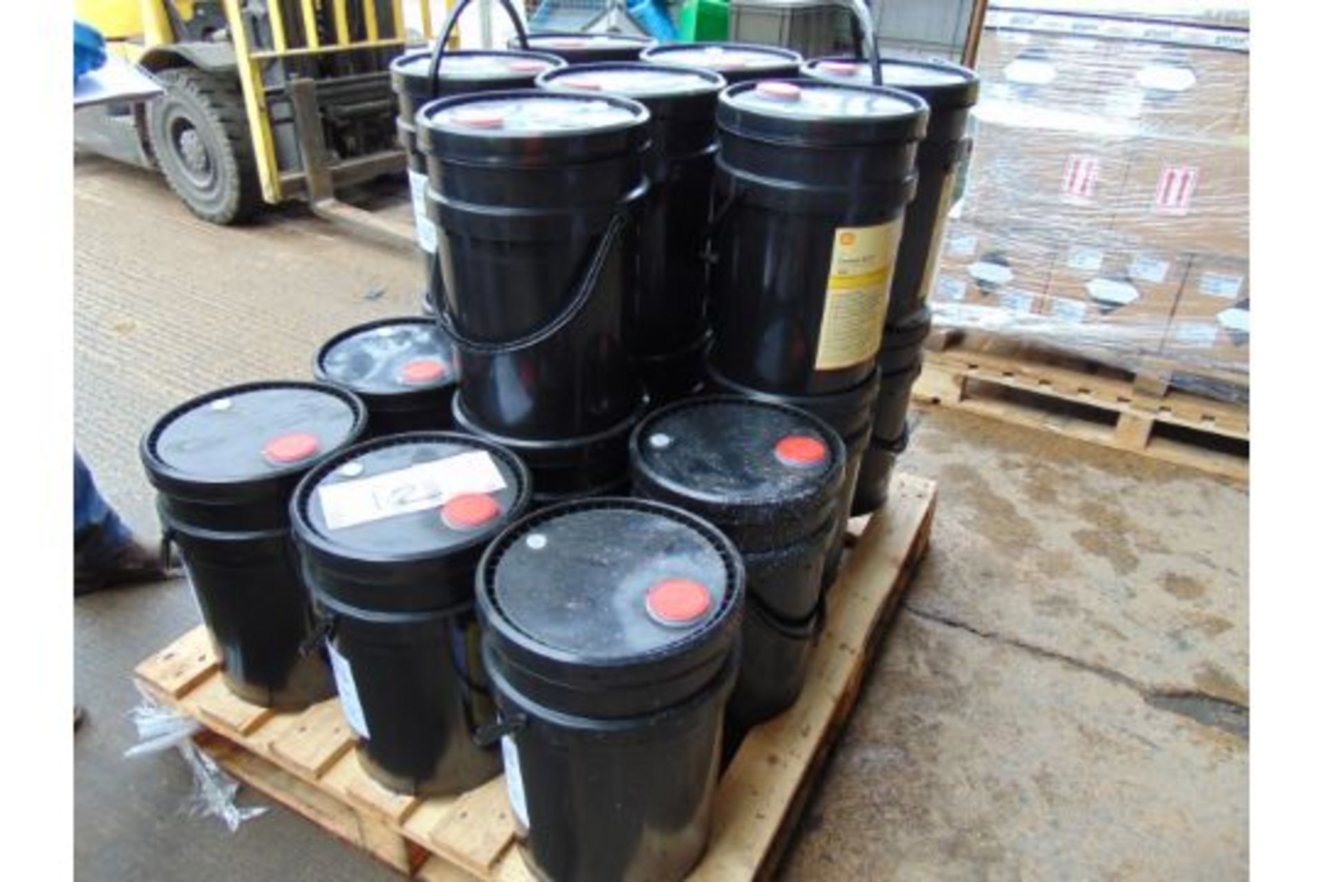 19 x 20 Litre Drums of Shell Corena S2 P100 High Quality Lubricating Oil - Image 5 of 5