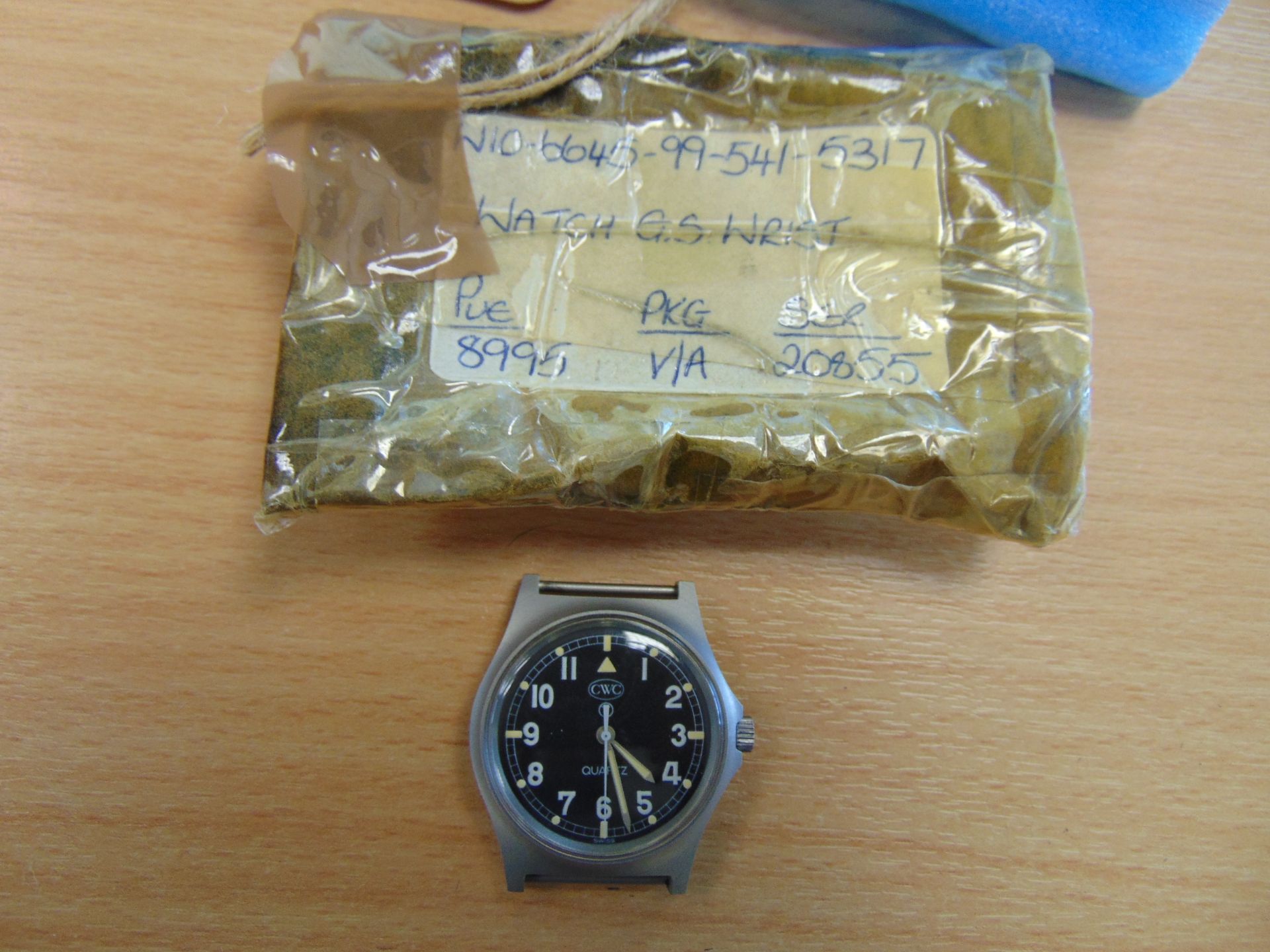 V Rare Unissued CWC (Cabot Watch Co Switzerland) British Army W10 Service Watch Dated 1983 - Image 3 of 6