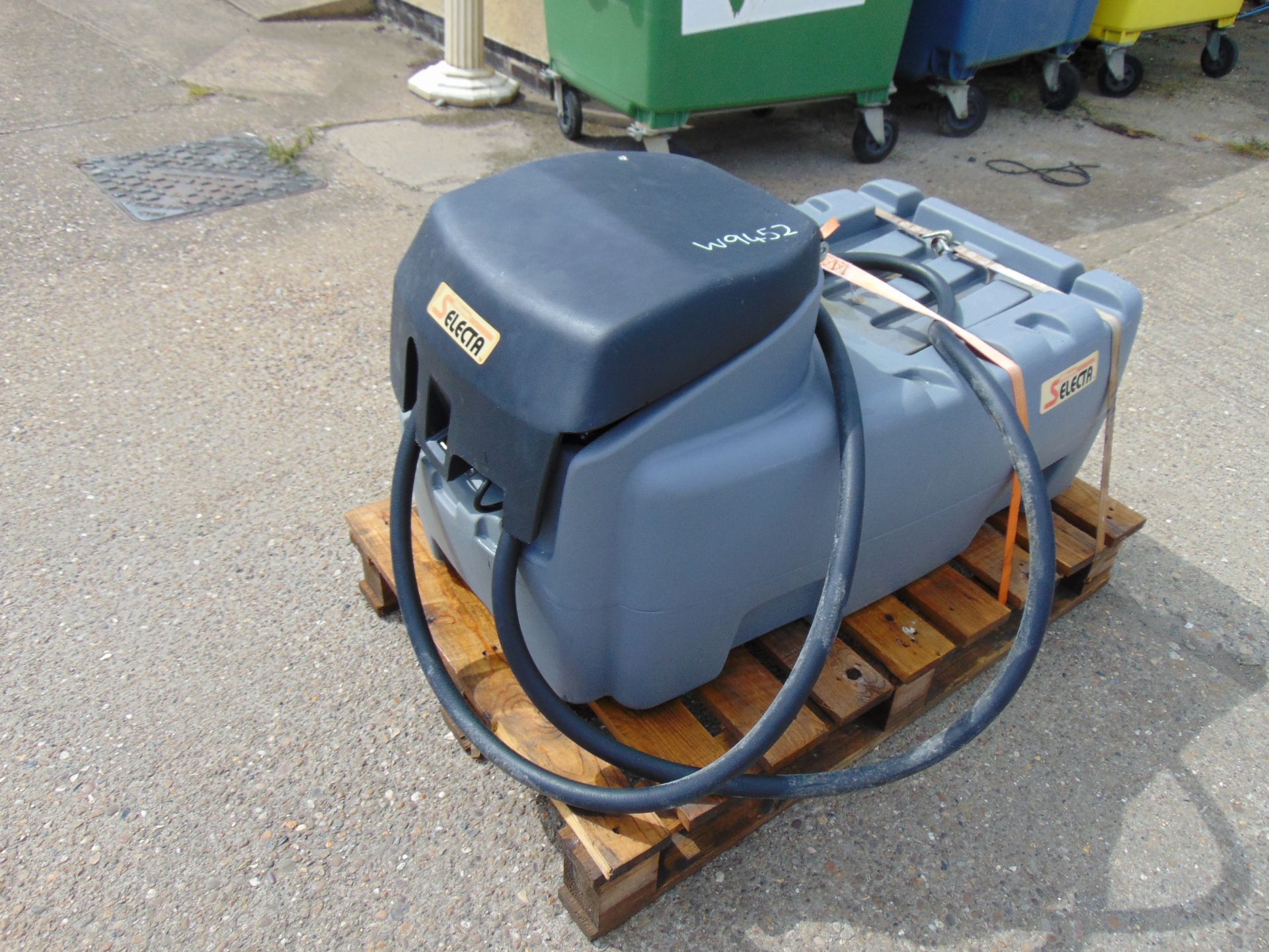 Selecta 200 Litre 50 Gall Portable Refuel Tank c/w 12Volt Pump Hose and Automatic Refuelling Nozzle - Image 13 of 14
