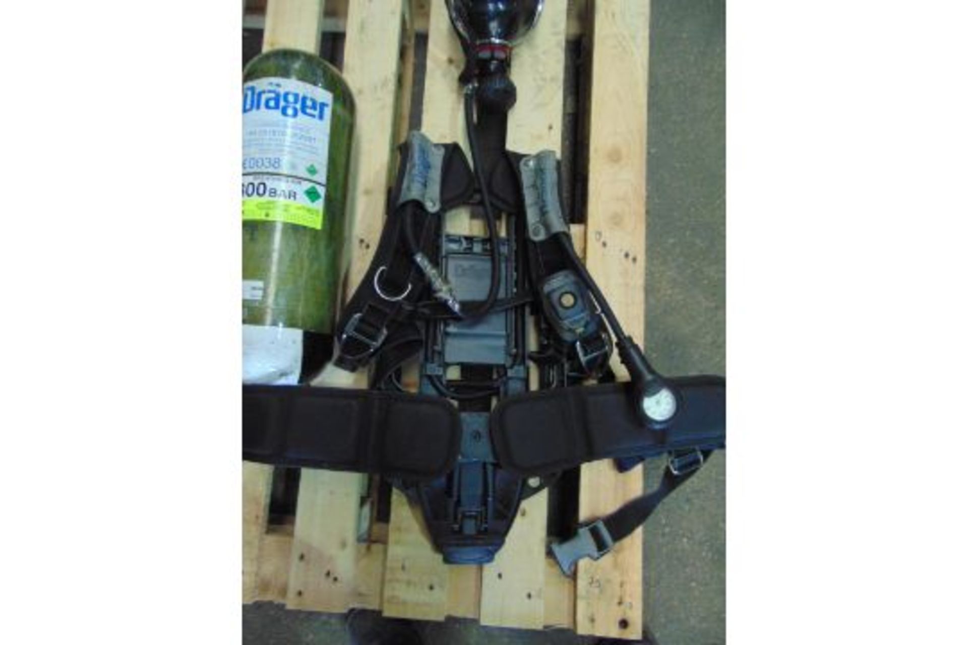 Drager PSS 7000 Self Contained Breathing Apparatus w/ 2 x Drager 300 Bar Air Cylinders - Image 10 of 18