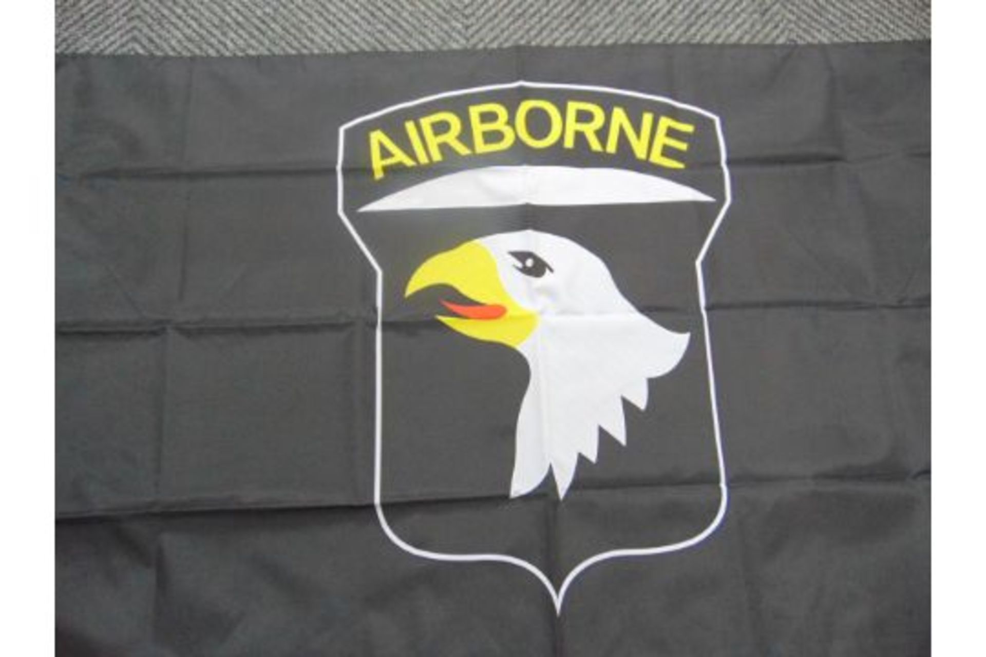 101st Airborne (Black) Flag - 5ft x 3ft with metal eyelets - Image 2 of 4