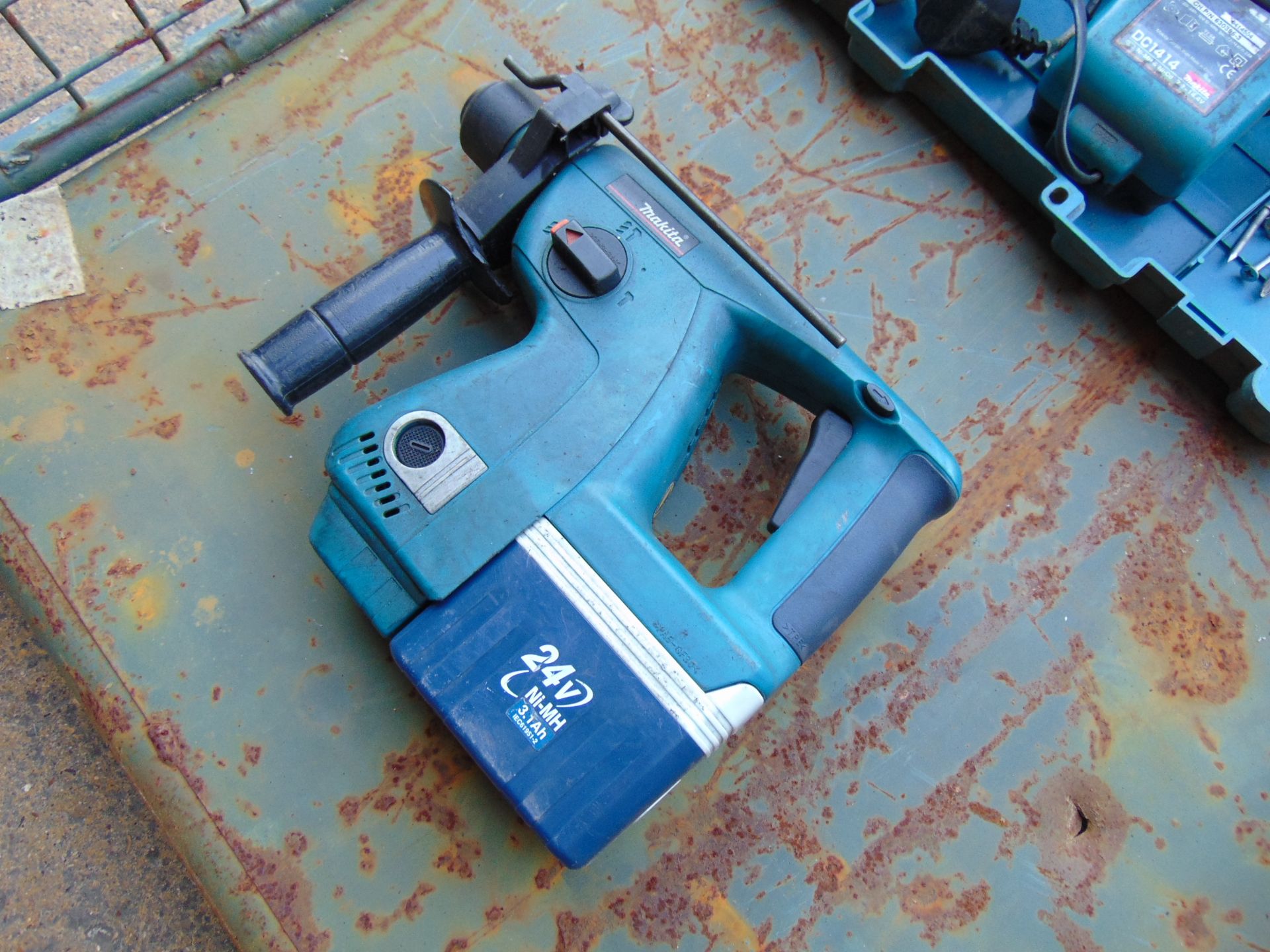 Makita 24 Volt Hammer Drill - Image 6 of 7