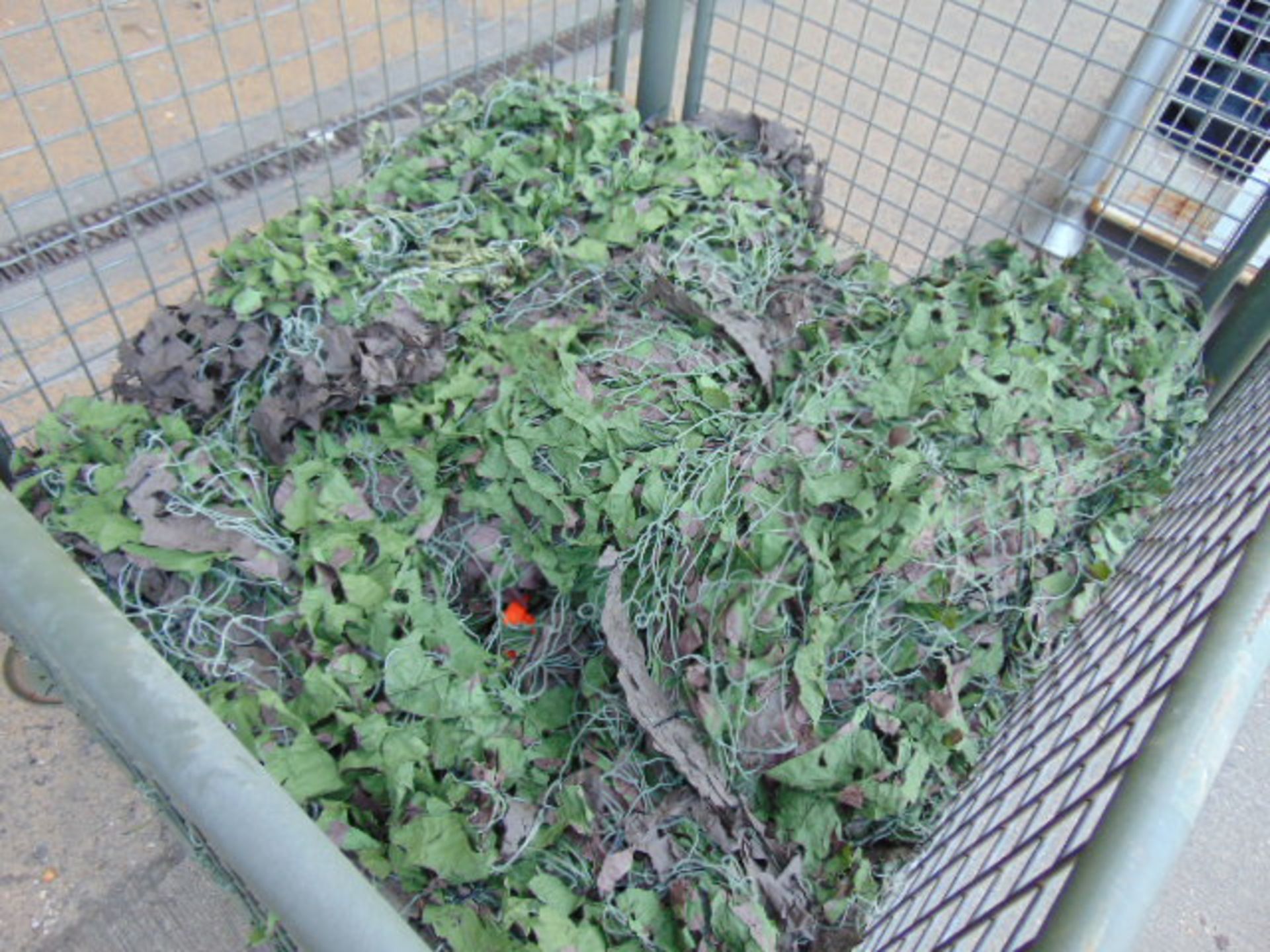 1 x Stillage New Unissued British Army Woodland Camo Net - Image 5 of 7