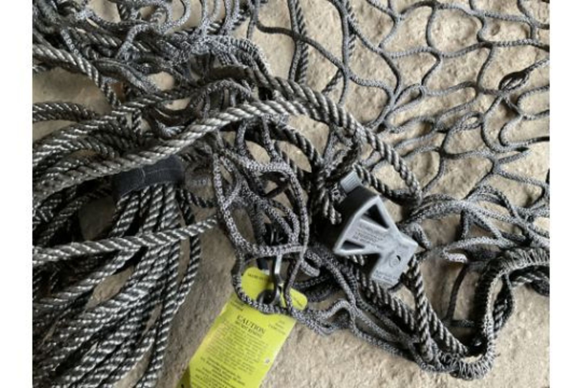 LOAD MASTER CARGO NET C/W STRAPS, ETC FOR LAND ROVERS, TRAILERS, ETC IN BAG - Image 5 of 5