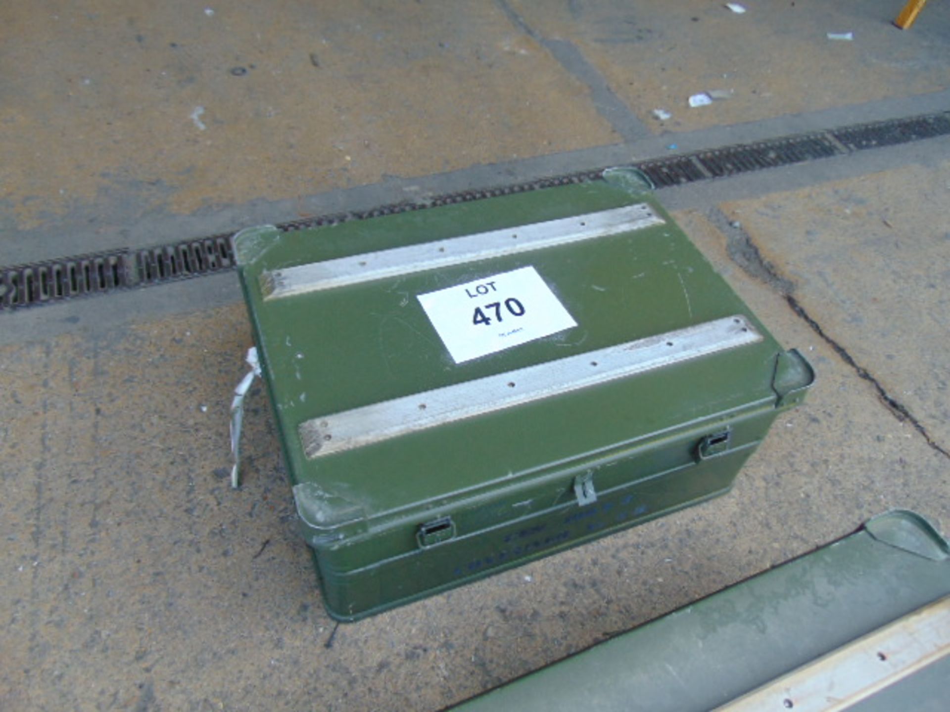 A1 British Army Zarges Type Waterproof Stacking Equipment Case as Shown - Bild 5 aus 5