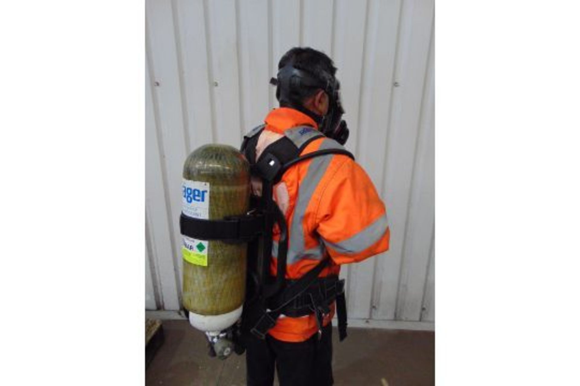 Drager PSS 7000 Self Contained Breathing Apparatus w/ 2 x Drager 300 Bar Air Cylinders - Image 17 of 22