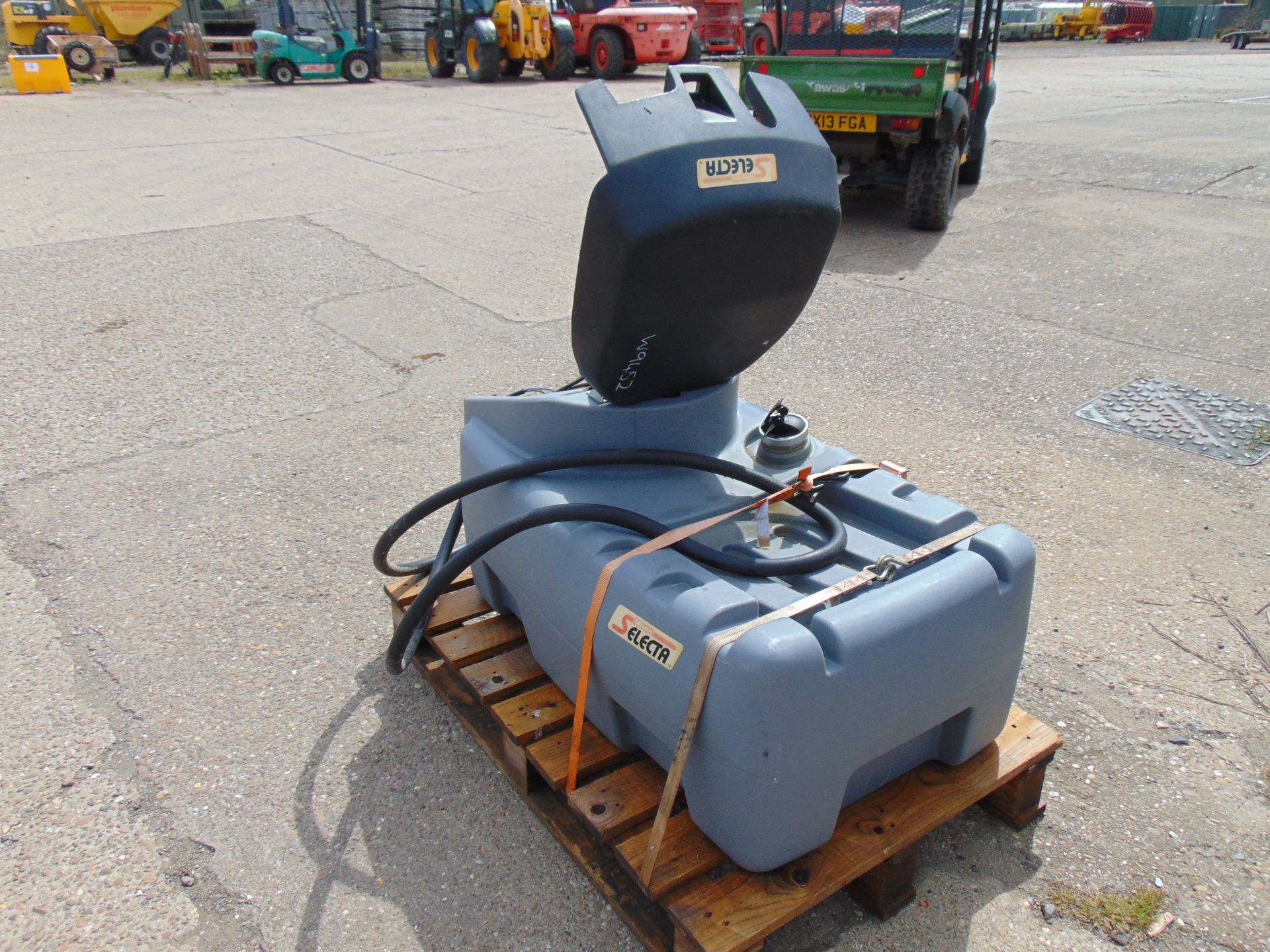 Selecta 200 Litre 50 Gall Portable Refuel Tank c/w 12Volt Pump Hose and Automatic Refuelling Nozzle - Image 5 of 14