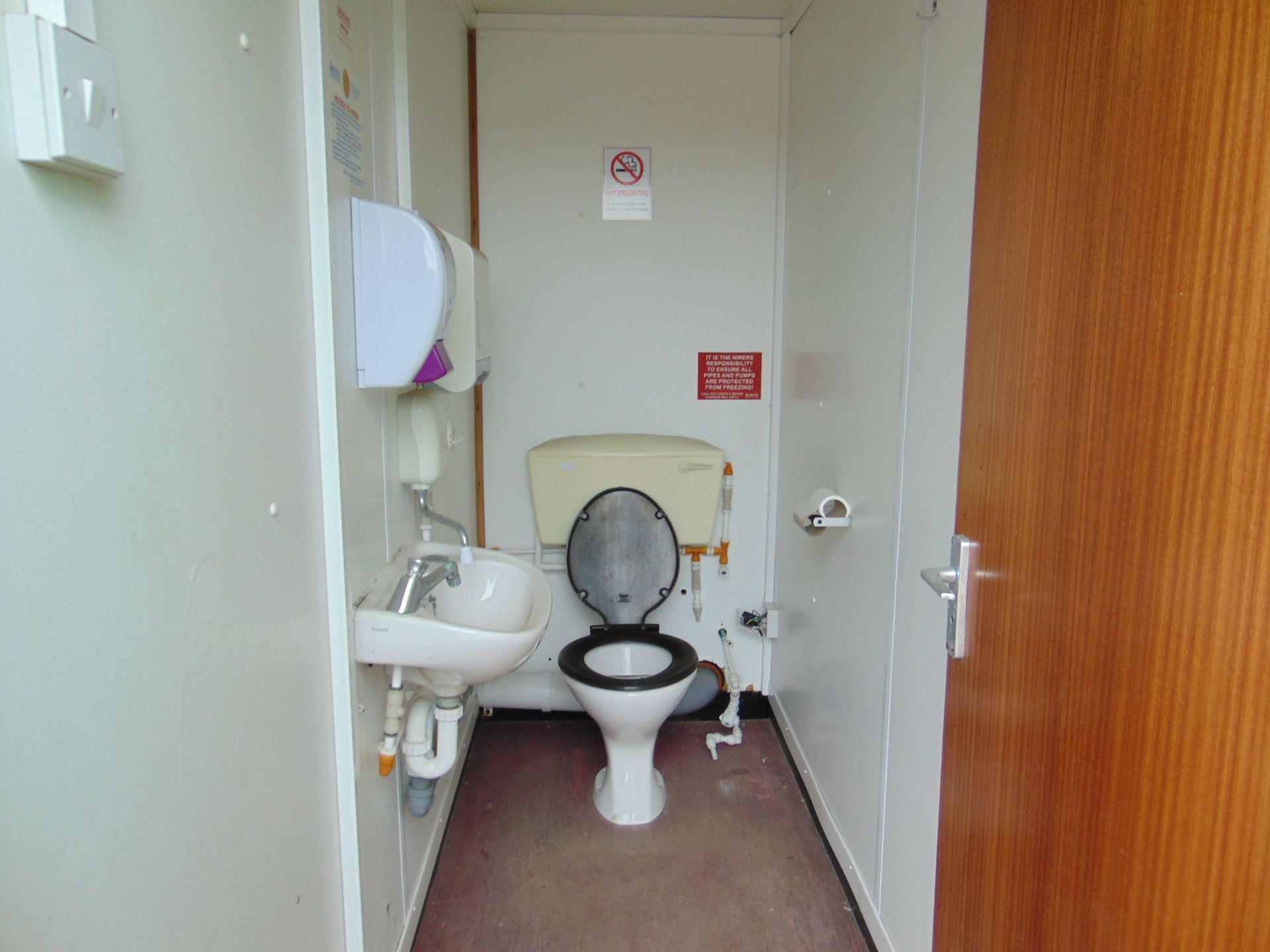 Male / Female Dual Compartment Toilet Block - Bild 20 aus 23