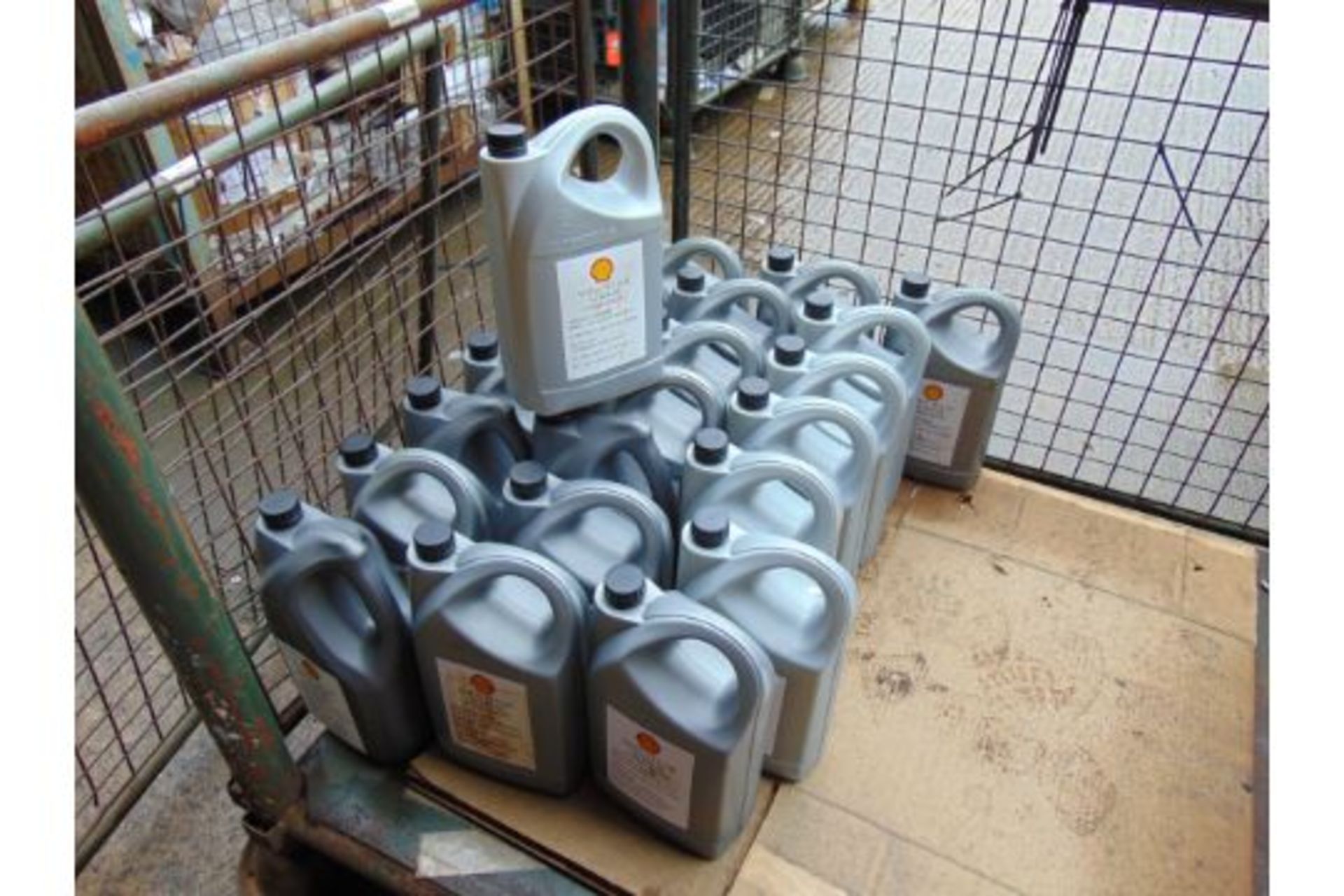 22 x 5 Litre Cans of Shell Tellus S2 MX68, Multigrade Anti wear Hydraulic Oil