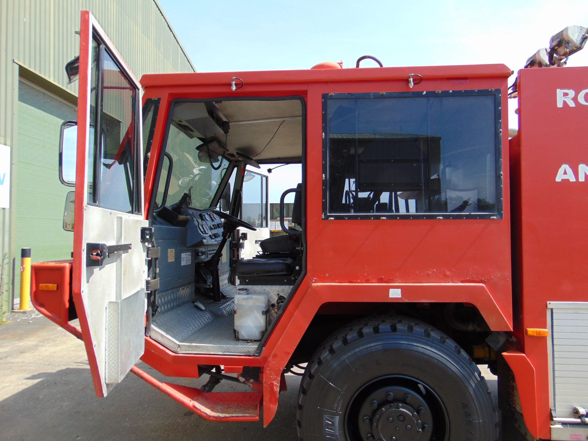 Unipower 4 x 4 Airport Fire Fighting Appliance - Rapid Intervention Vehicle - Image 48 of 73