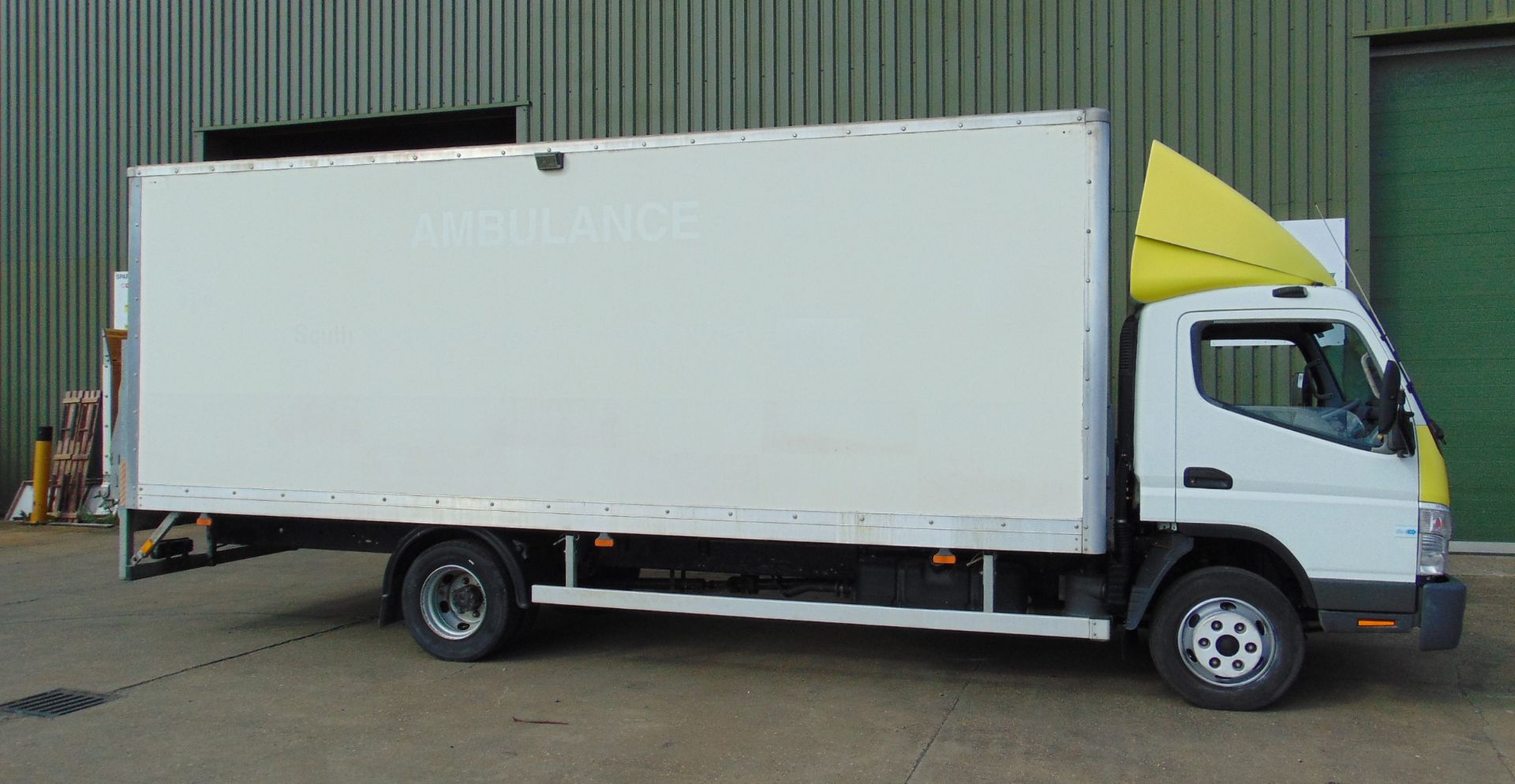 2011 Mitsubishi Fuso Canter Box lorry 7.5T - Only 5400 Miles! - Image 13 of 51