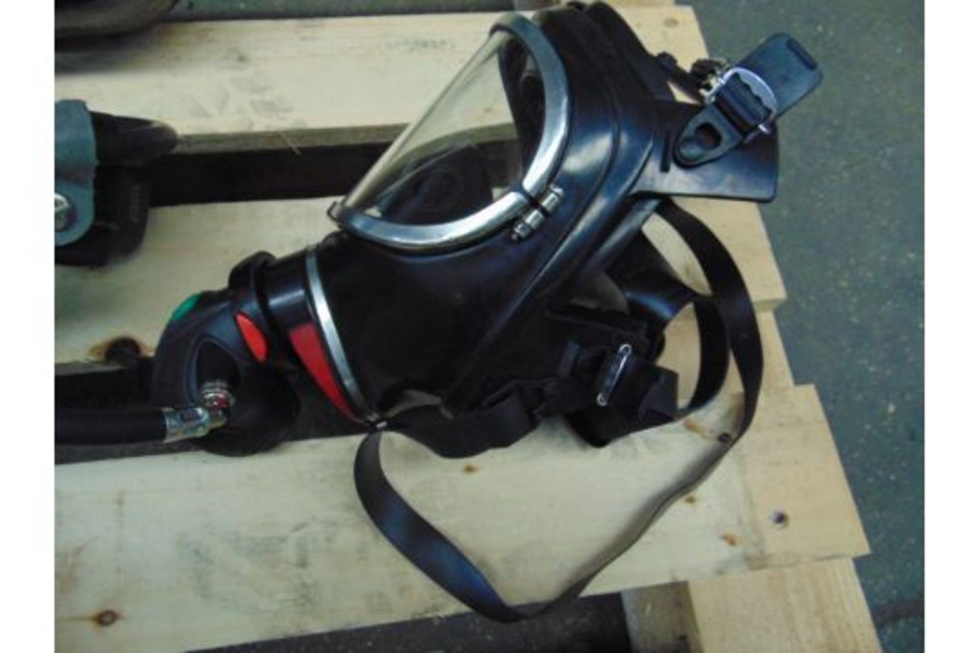 Drager PSS 7000 Self Contained Breathing Apparatus w/ 2 x Drager 300 Bar Air Cylinders - Bild 7 aus 18