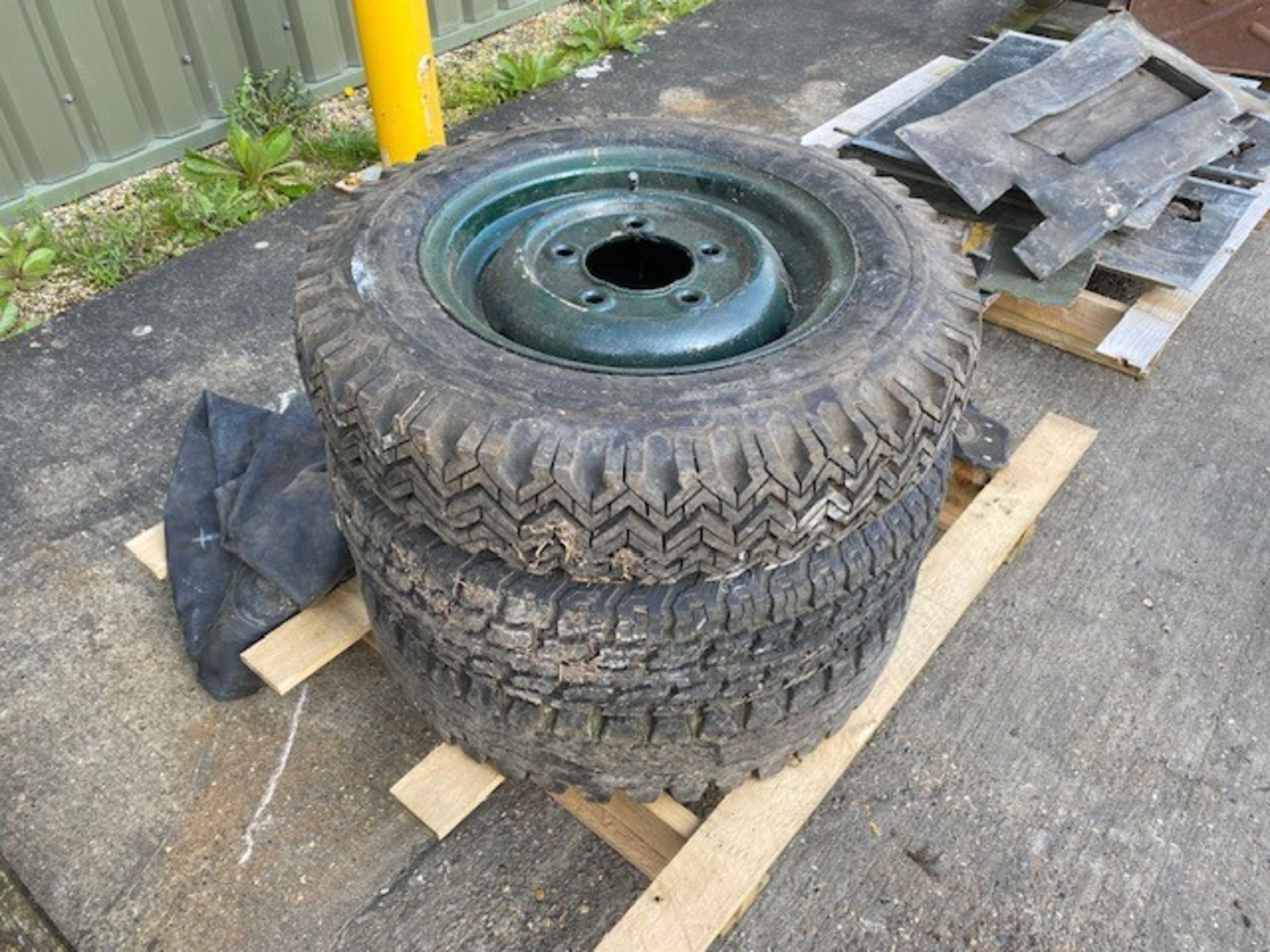 V Rare Land Rover Series 1 107inch truck cab pick up with a large selection of Spare Parts - Image 58 of 67