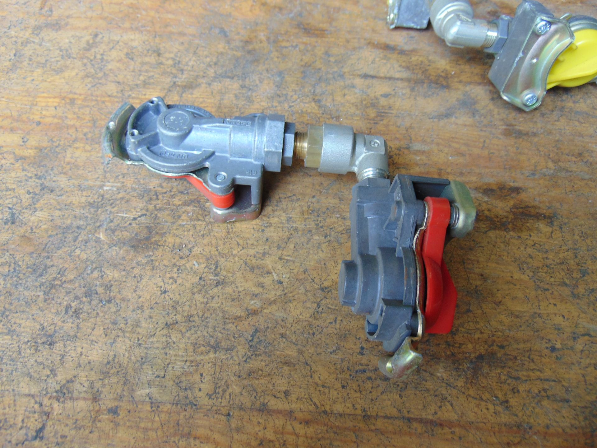 Unissued MoD Vehicle Air Line Palm Connectors 90 Degree Angle - Image 5 of 6