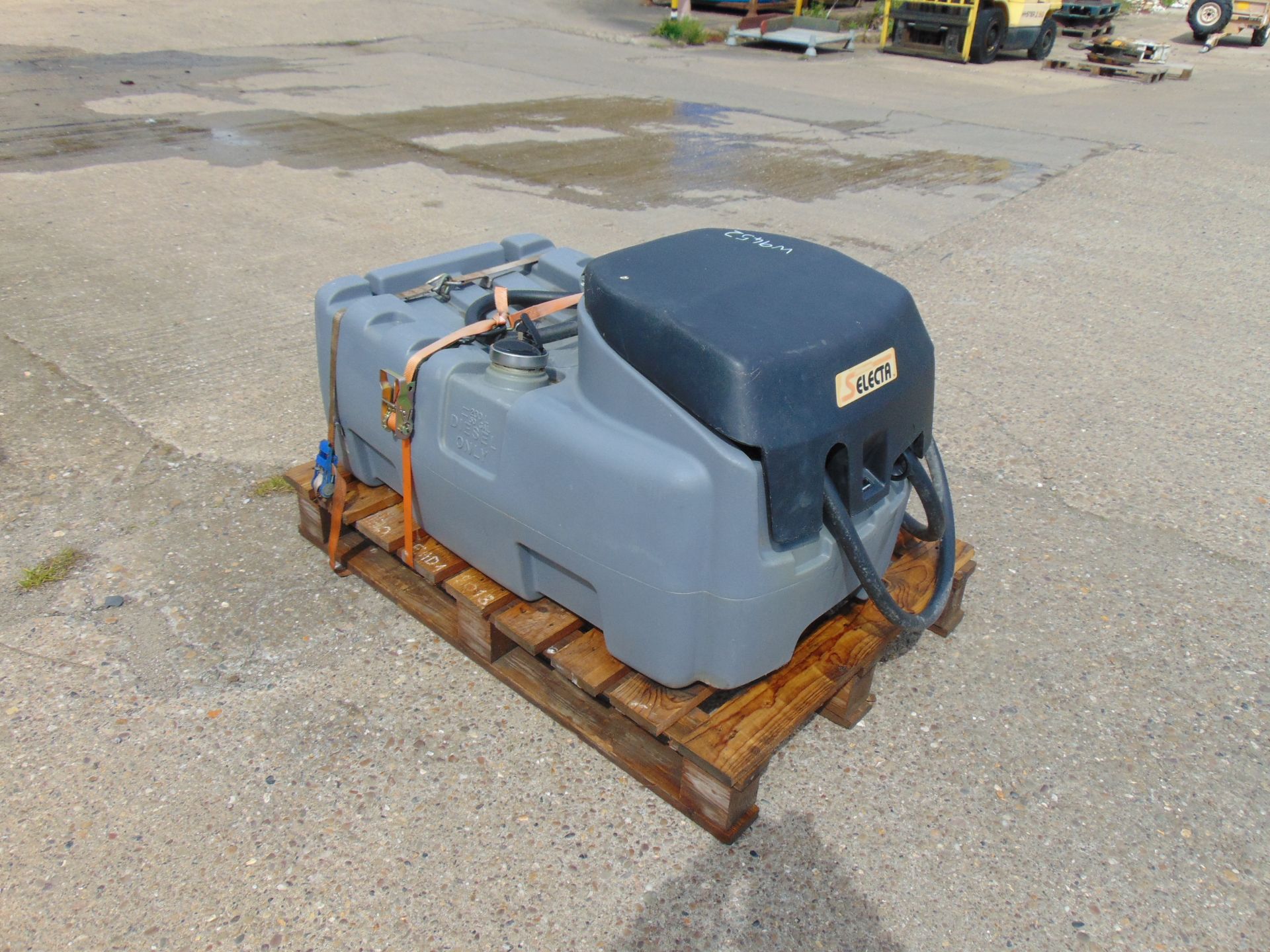 Selecta 200 Litre 50 Gall Portable Refuel Tank c/w 12Volt Pump Hose and Automatic Refuelling Nozzle - Image 12 of 14