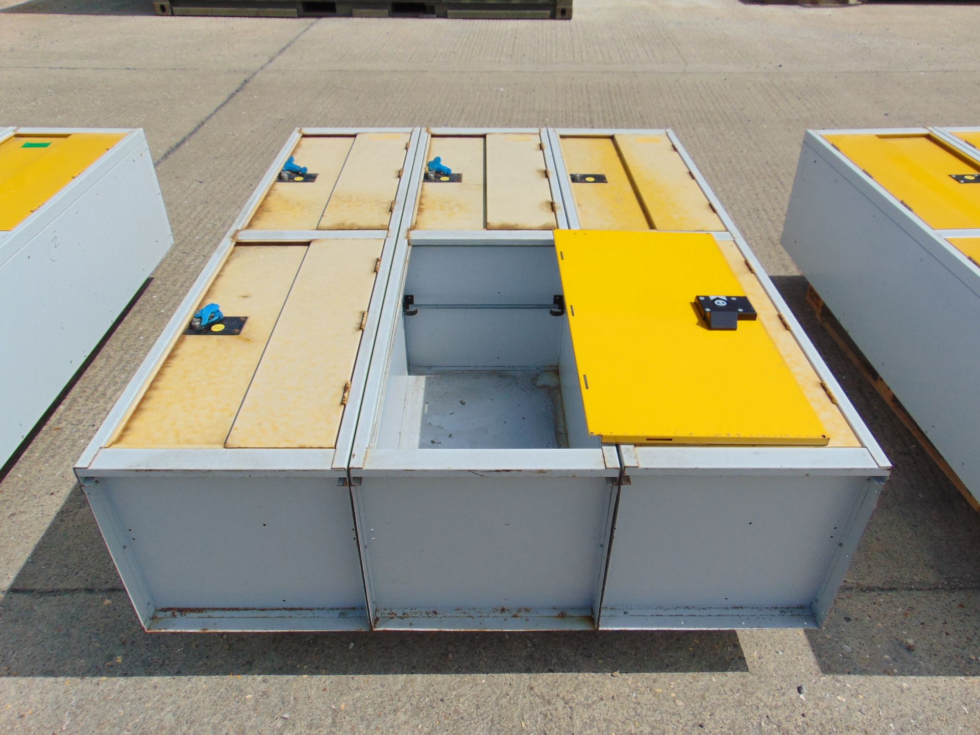 Personnel / Equipment Locker Unit - 6 Compartments - Image 4 of 5