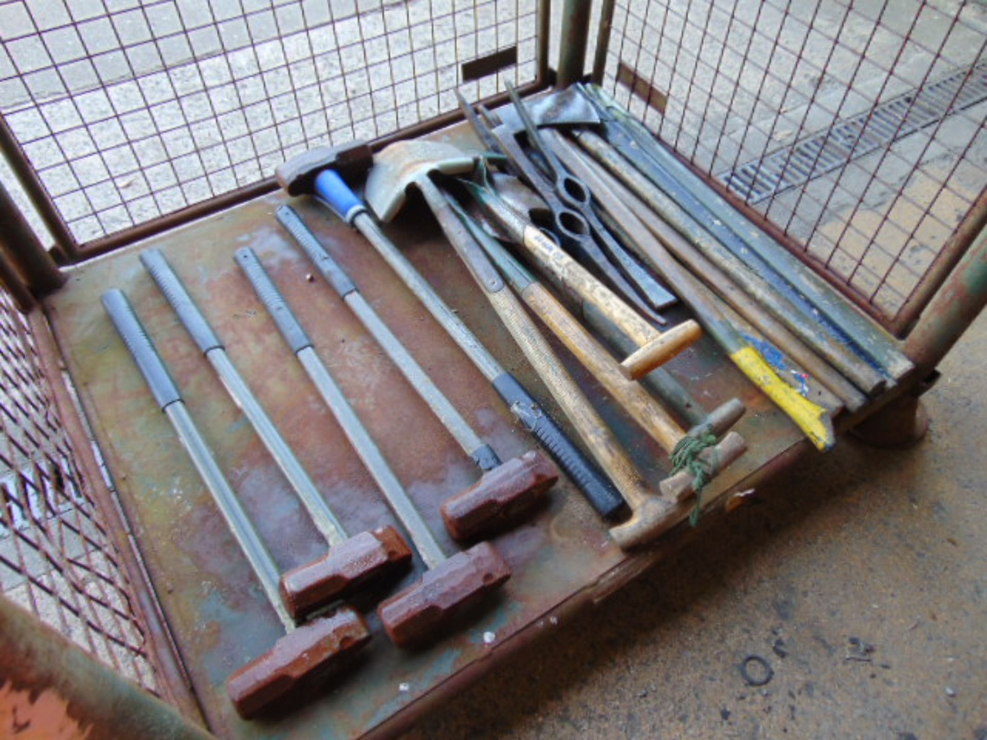 1 x Stillage British Army Axes, Sledge Hammers, T handle Shovels, Picks and helves (20 items) - Image 2 of 5