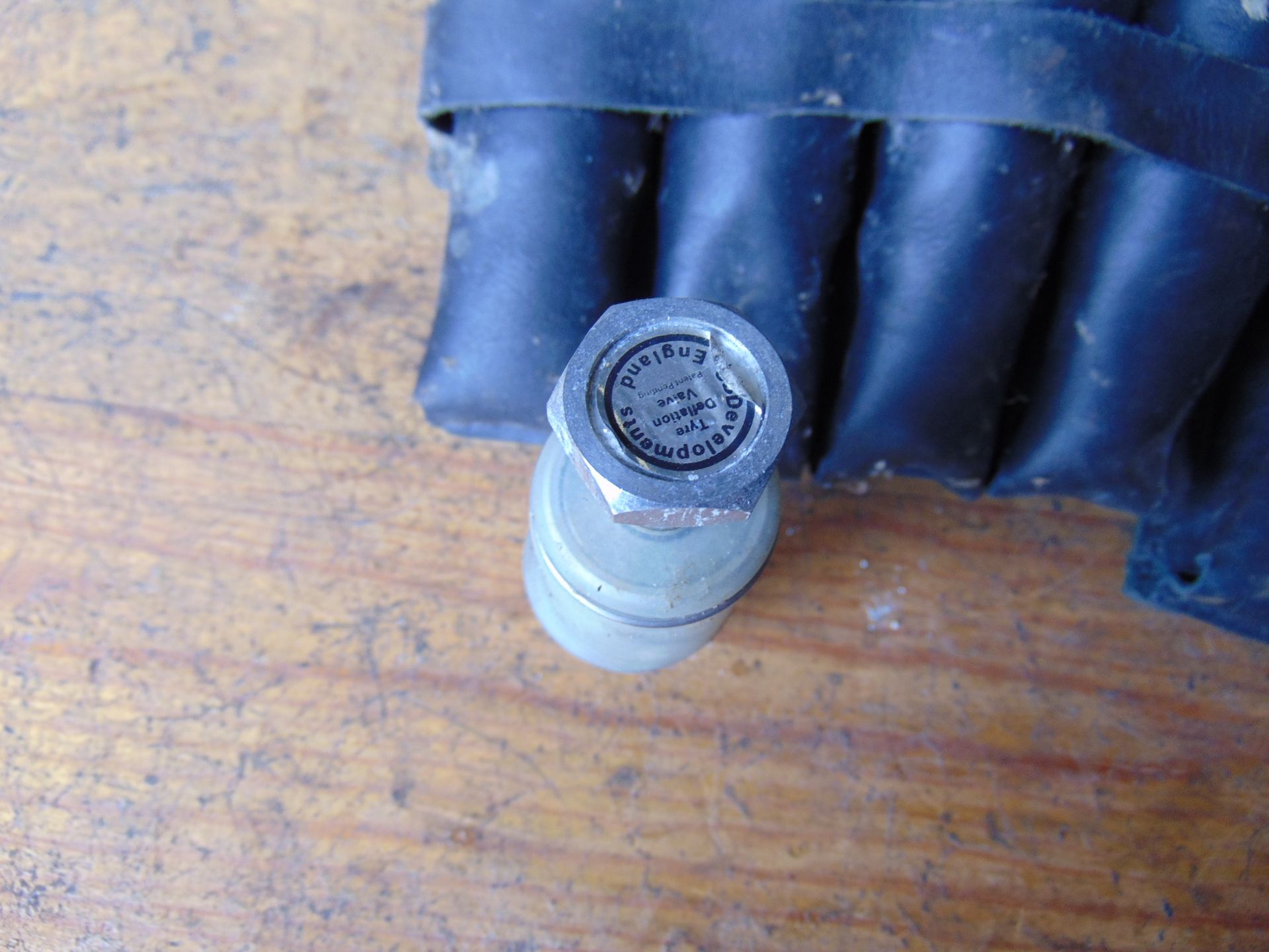 10 sets (of 4) Auto CB Tyre Valves for HGV's etc - Image 3 of 6