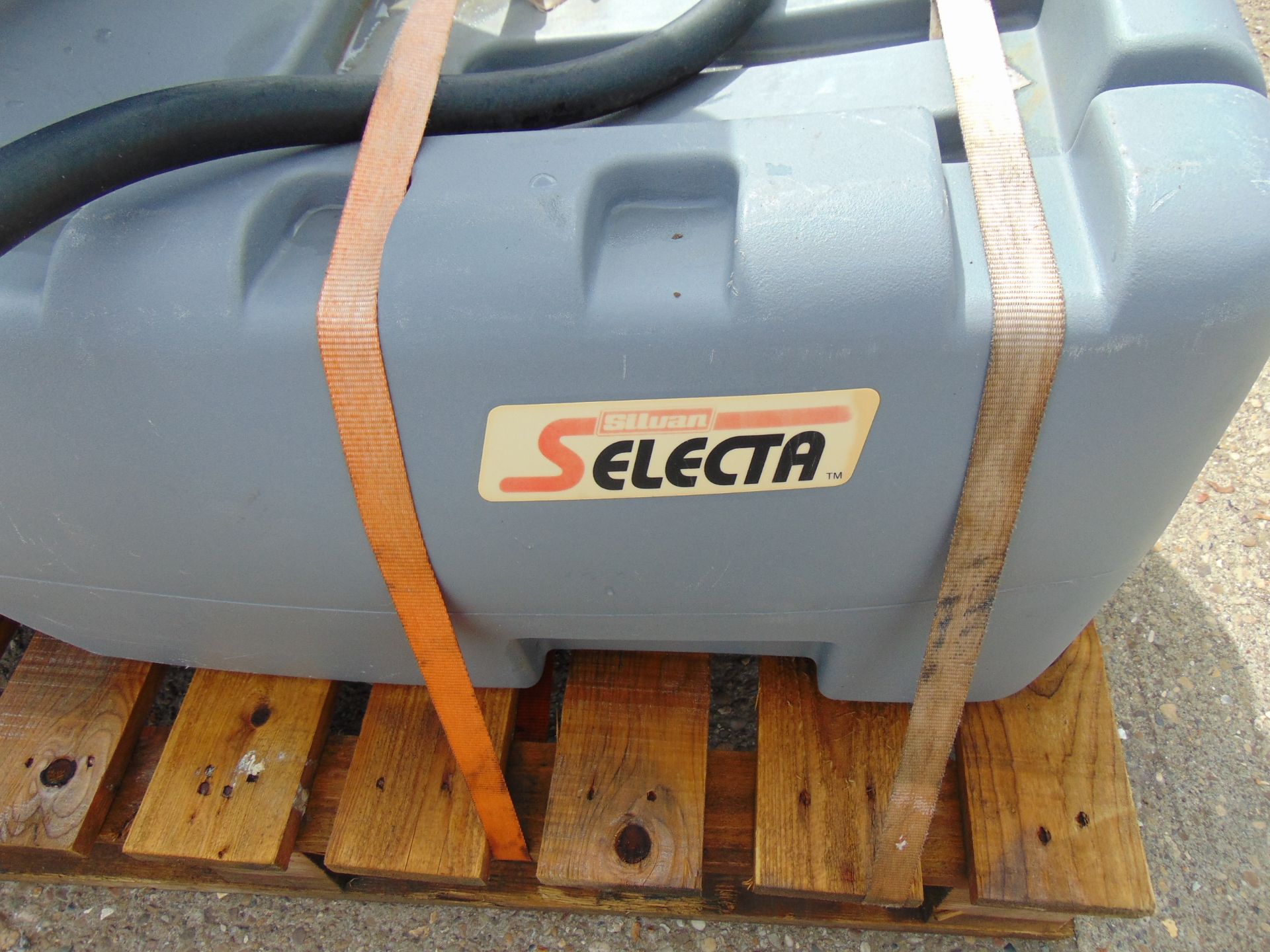 Selecta 200 Litre 50 Gall Portable Refuel Tank c/w 12Volt Pump Hose and Automatic Refuelling Nozzle - Image 11 of 14