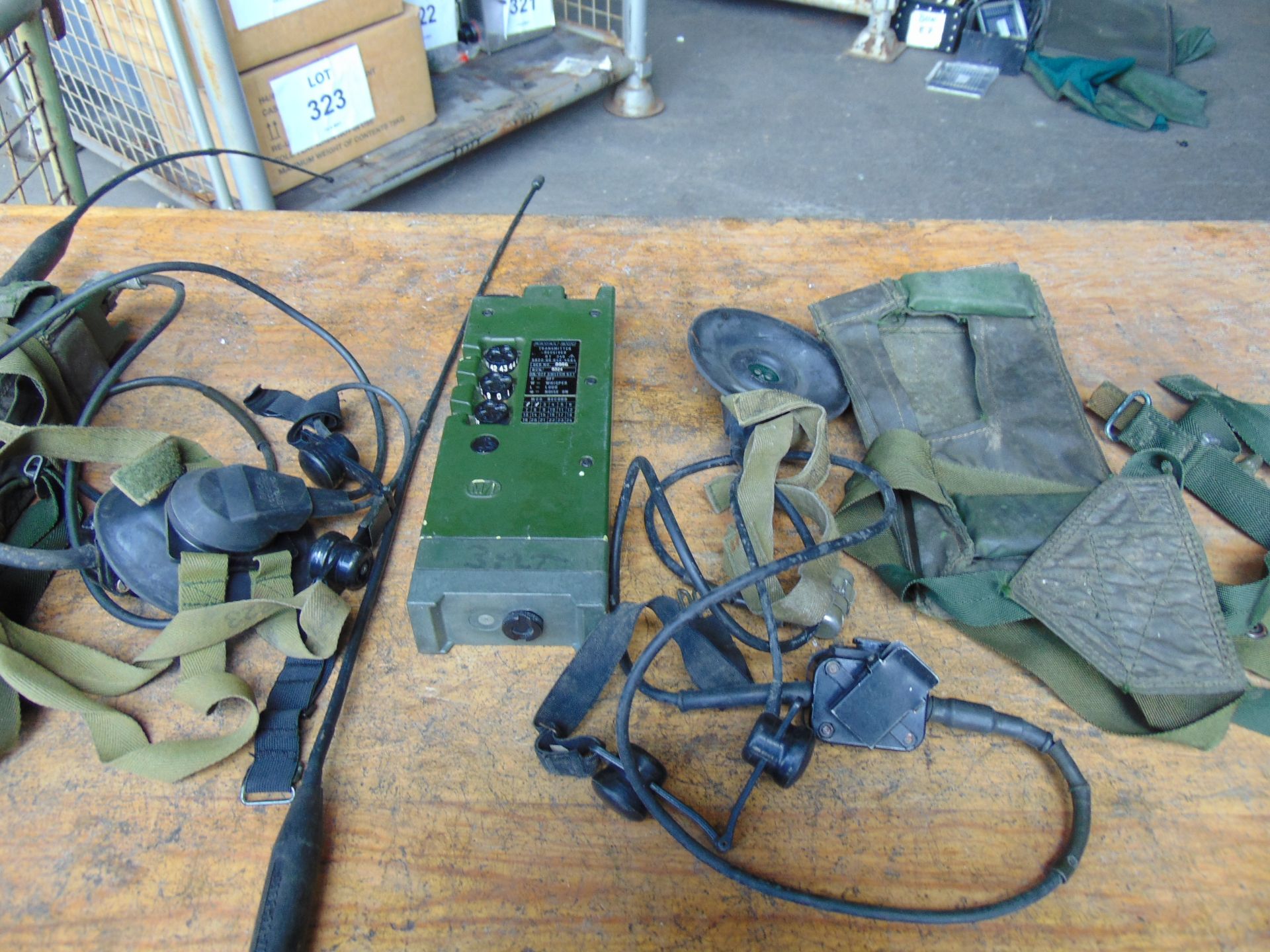 2 x RT 349 British Army Transmitter / Receiver c/w Pouch, Headset, Antenna and Battery Cassette. - Bild 5 aus 5