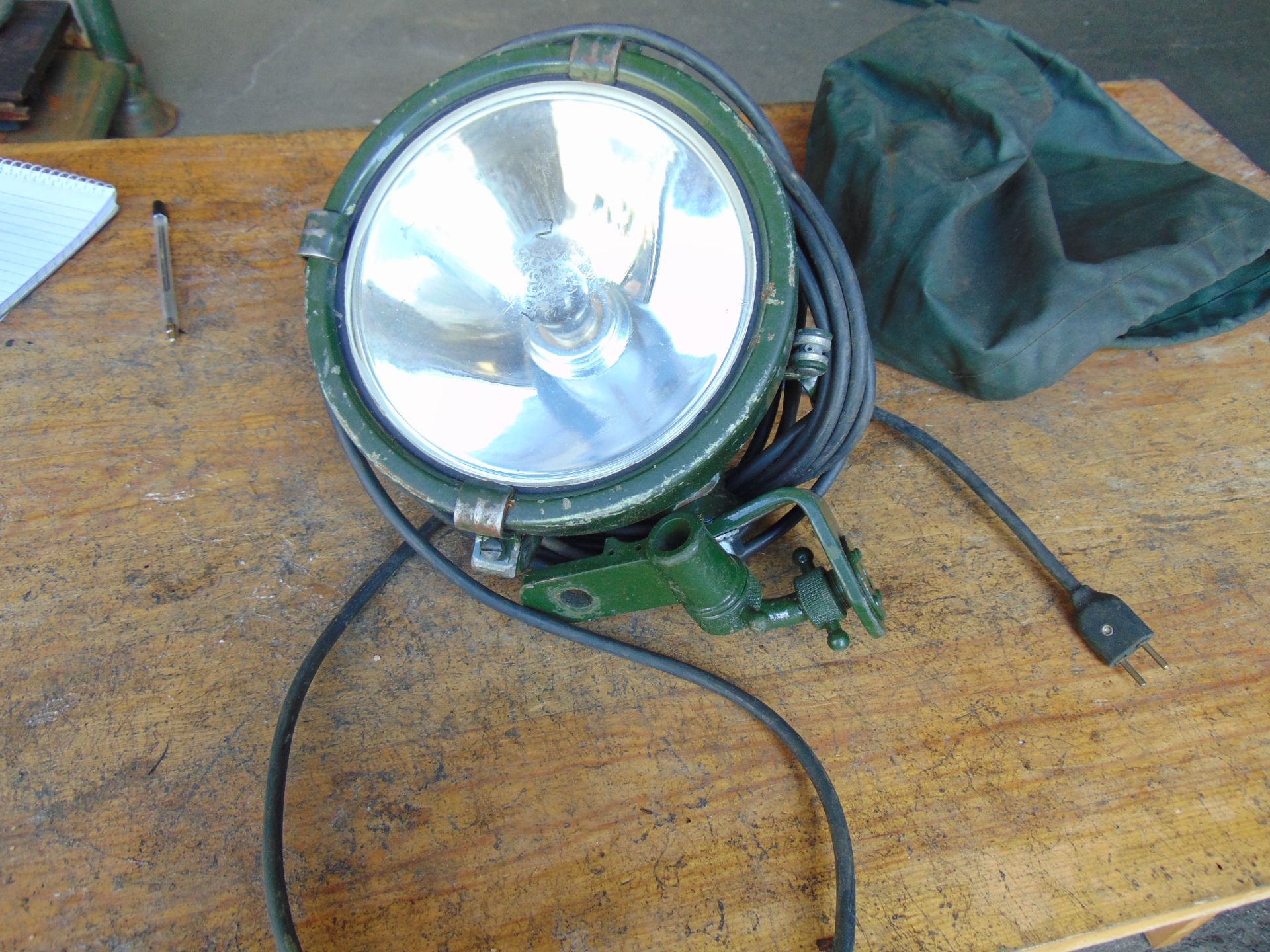 British Army FV159907 Vehicle Spot Lamp c/w Cable, Bracket & Plug c/w Bag - Bild 2 aus 6