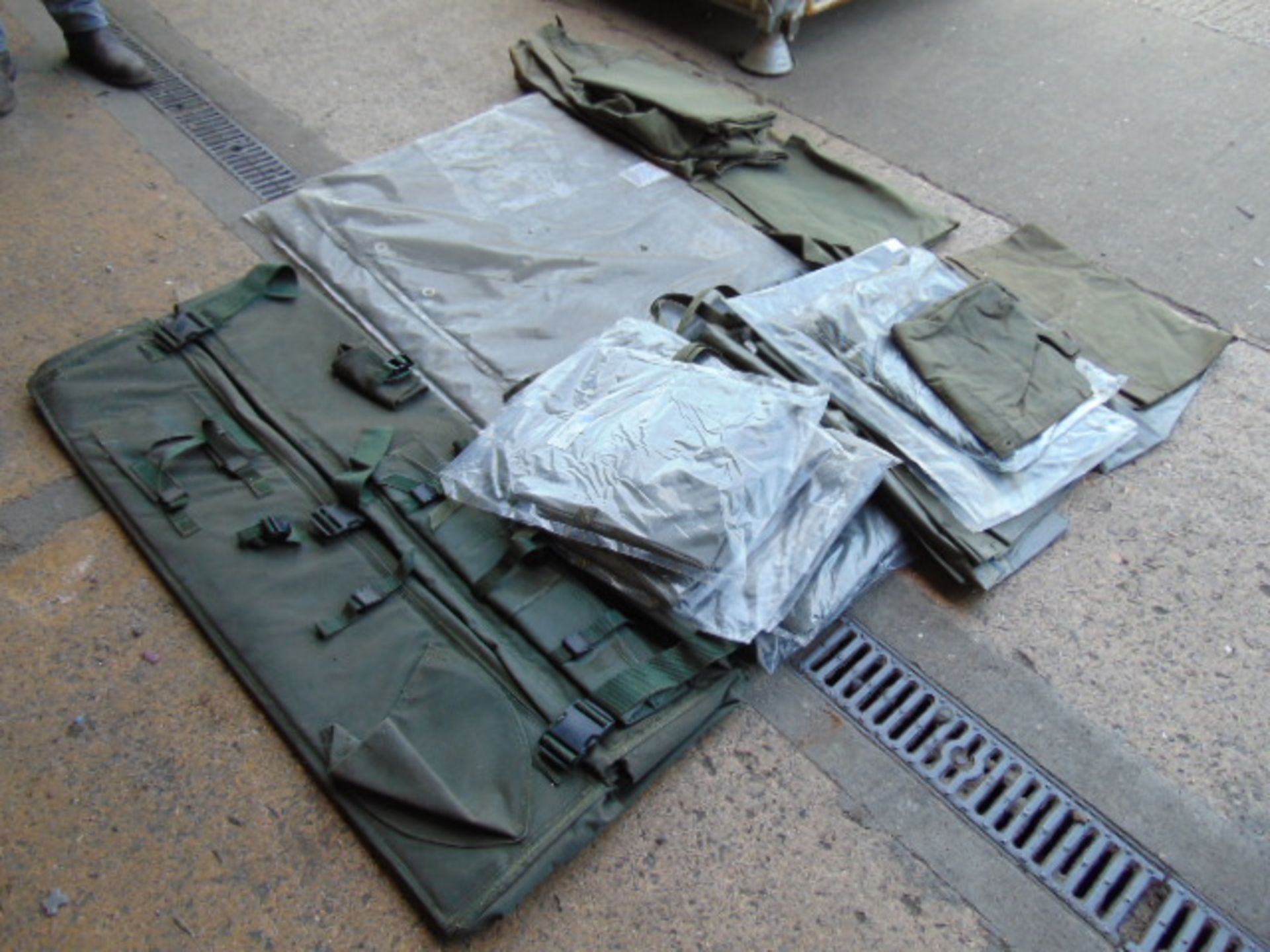 Unissued Vehicle Equipment Bags, Covers, Windscreen Covers Land Rovers etc - Image 4 of 5