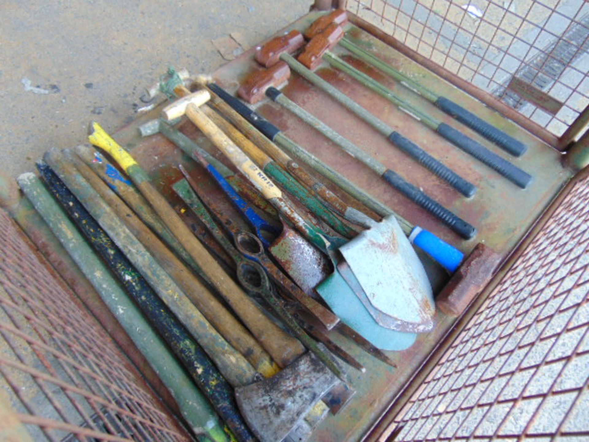 1 x Stillage British Army Axes, Sledge Hammers, T handle Shovels, Picks and helves (20 items) - Image 5 of 5