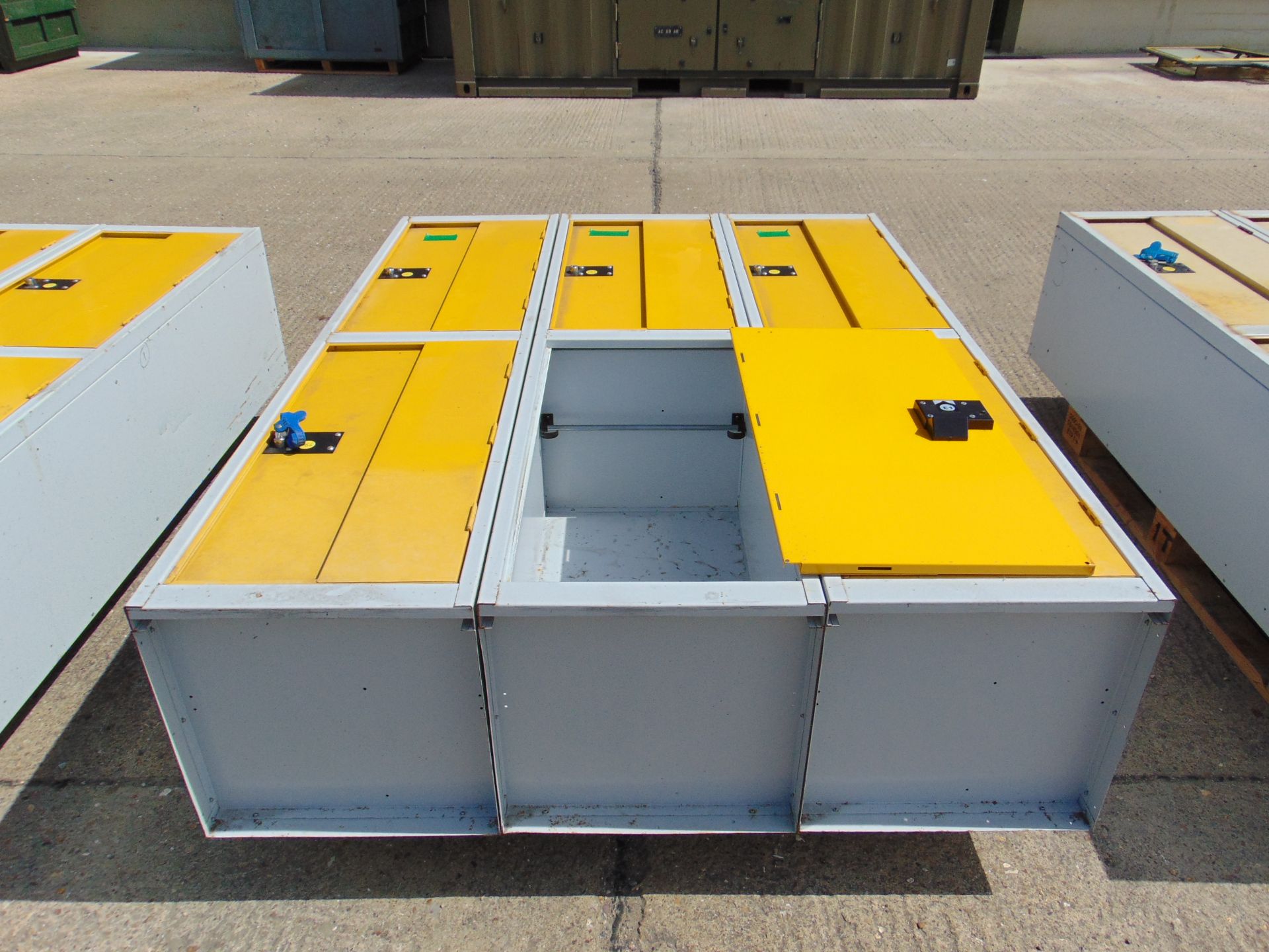 Personnel / Equipment Locker Unit - 6 Compartments - Image 4 of 5