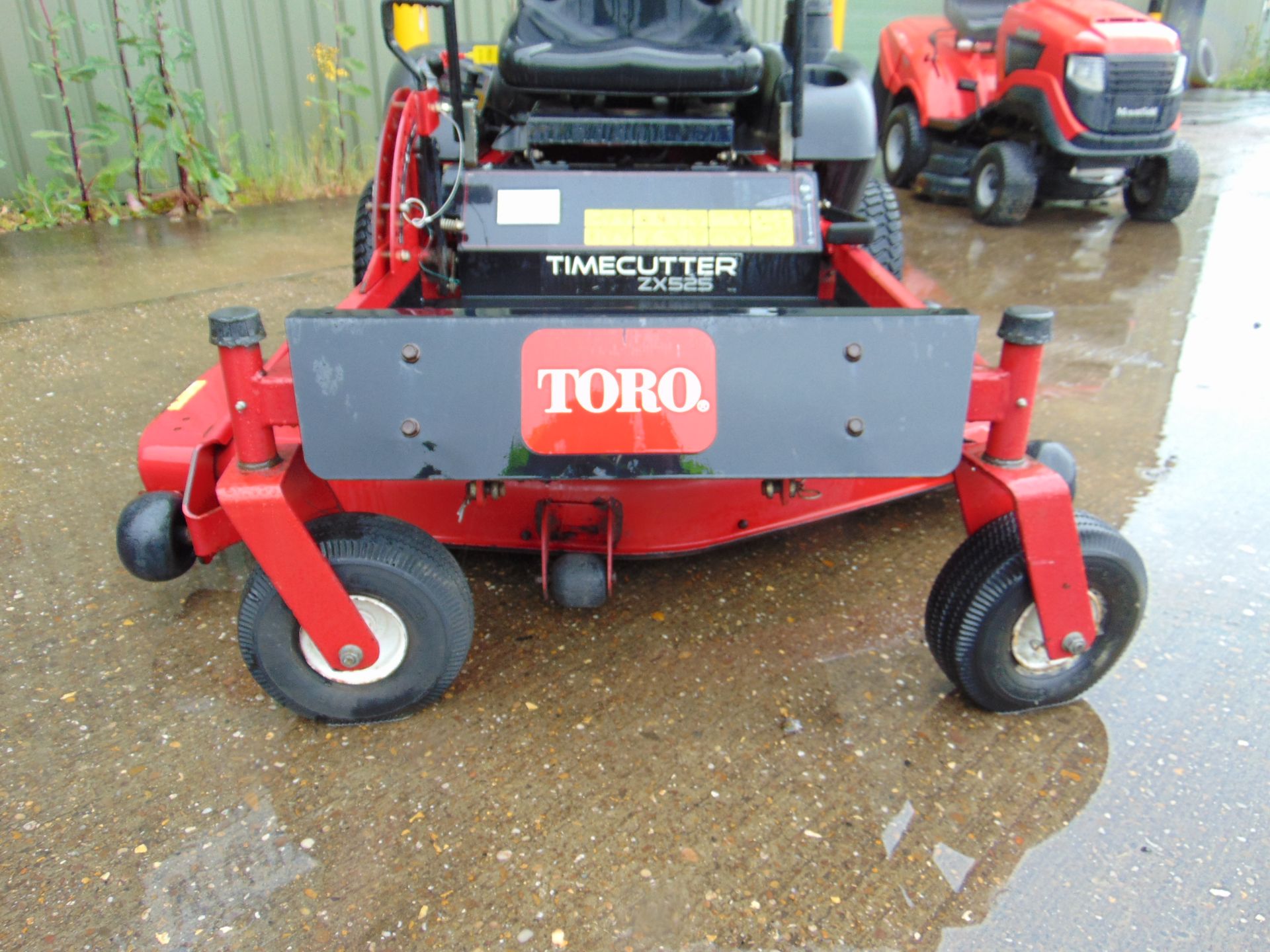 Toro Timecutter ZX525 Petrol Zero Turn Ride-On Lawn Mower - Image 9 of 17