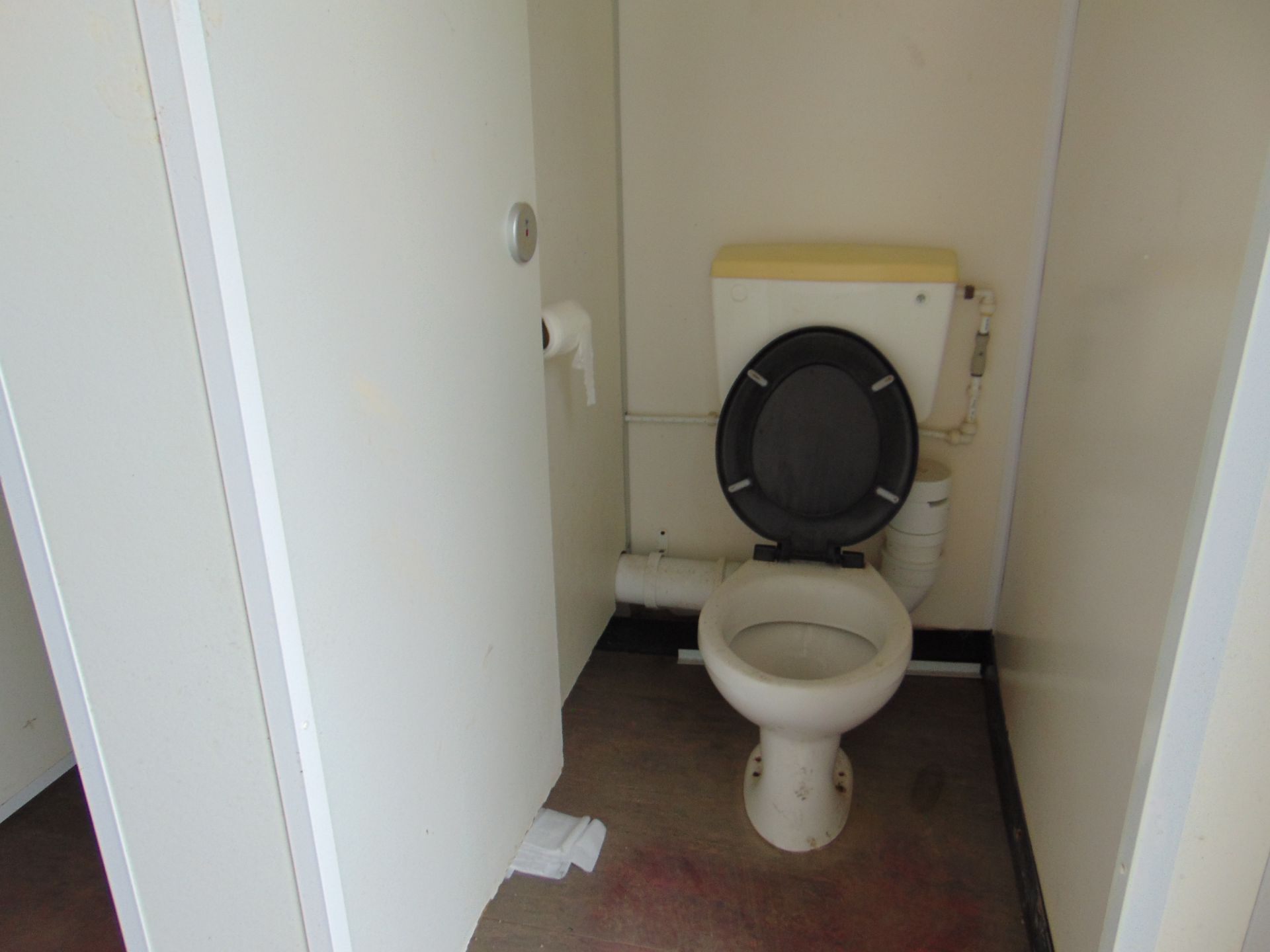 Male / Female Dual Compartment Toilet Block - Bild 17 aus 23